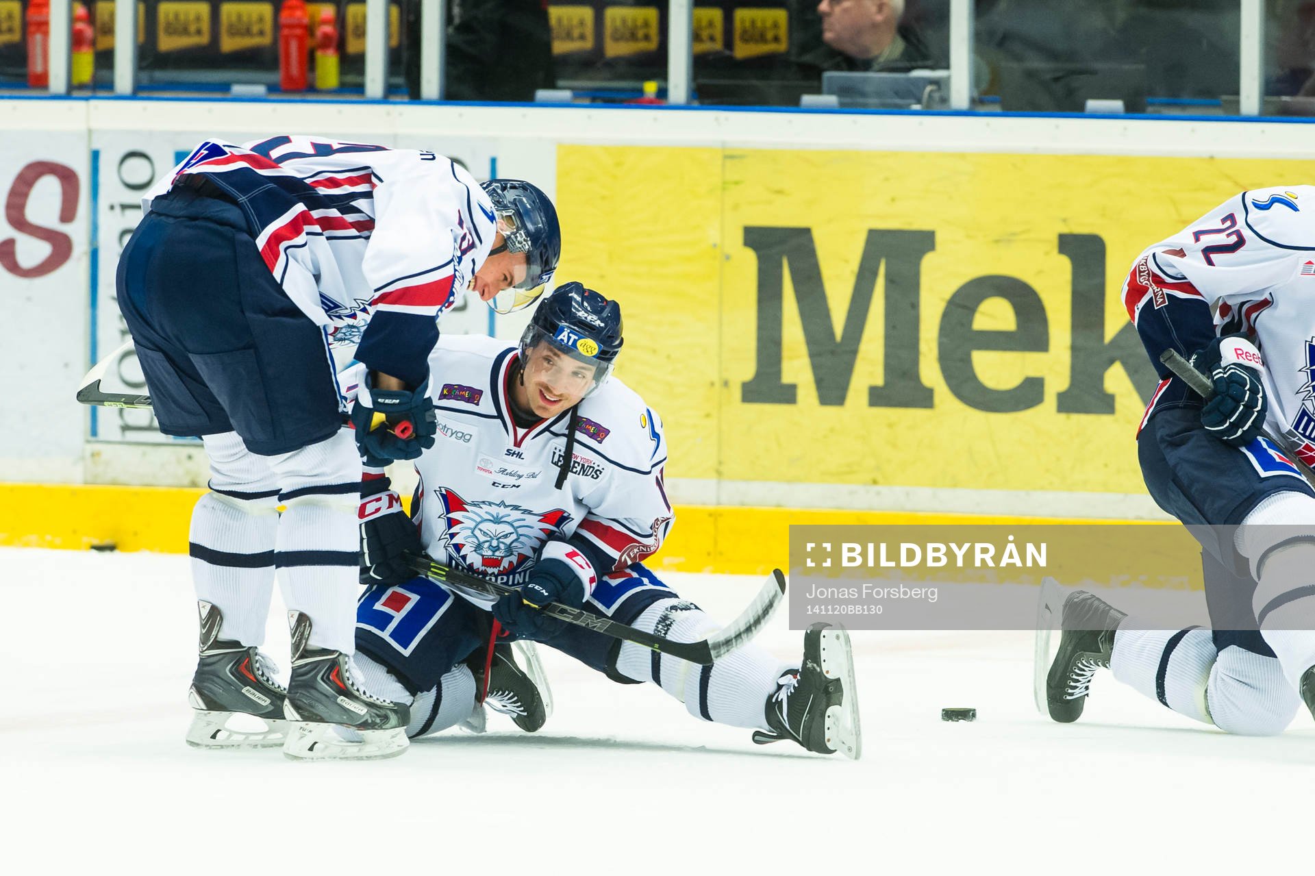 Linköpings Jakub Vrana och Jacob Micflikier värmer upp