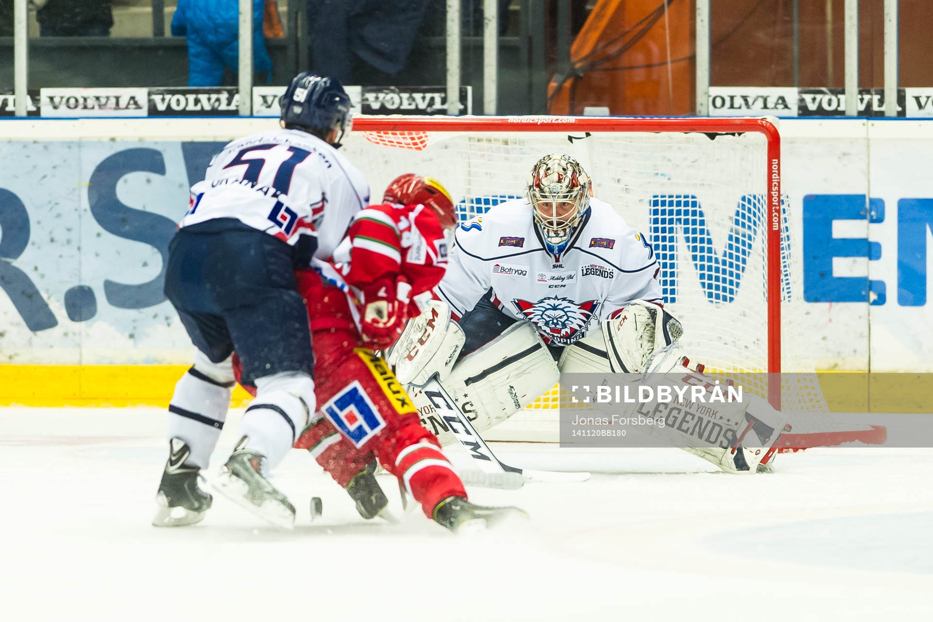 Linköpings målvakt Marcus Högberg och Dominik Granak mot