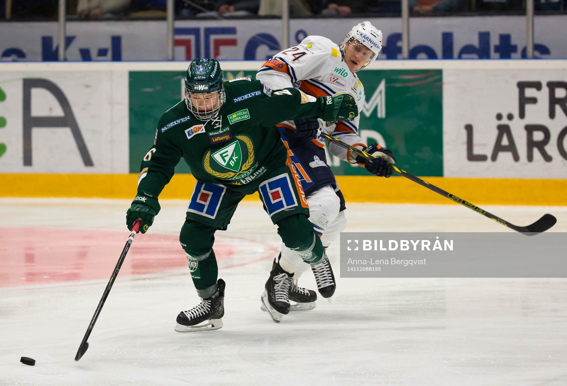 Färjestads Rasmus Asplund mot Växjös Jani Lajunen