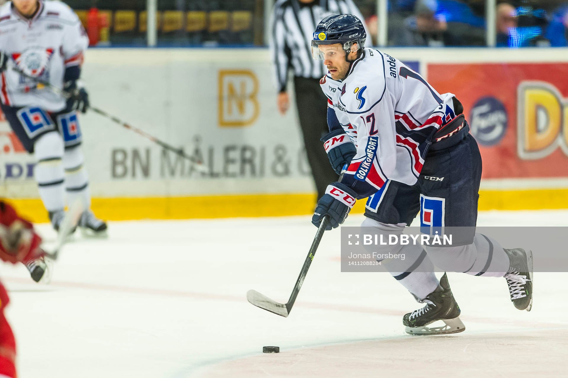 Linköpings Sebastian Karlsson anfaller