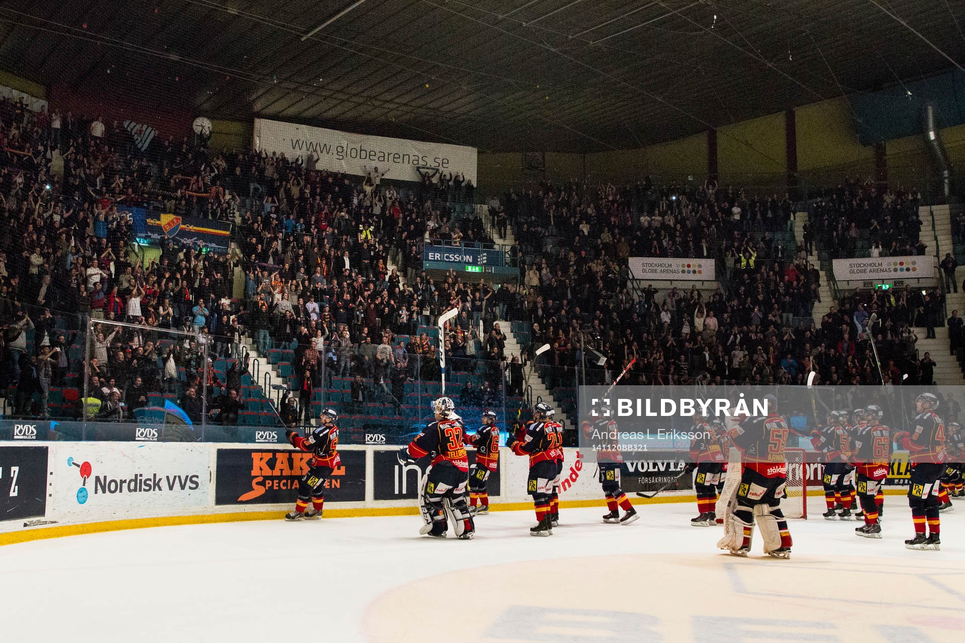 Djurgårdens spelare tackar publiken