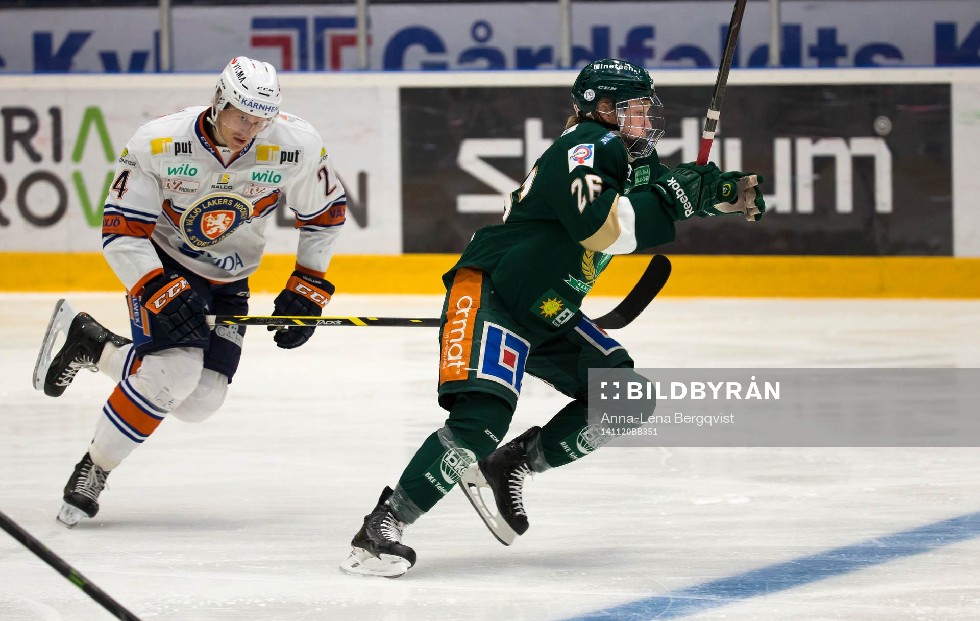 Växjös Jani Lajunen jagar Färjestads Rasmus Asplund