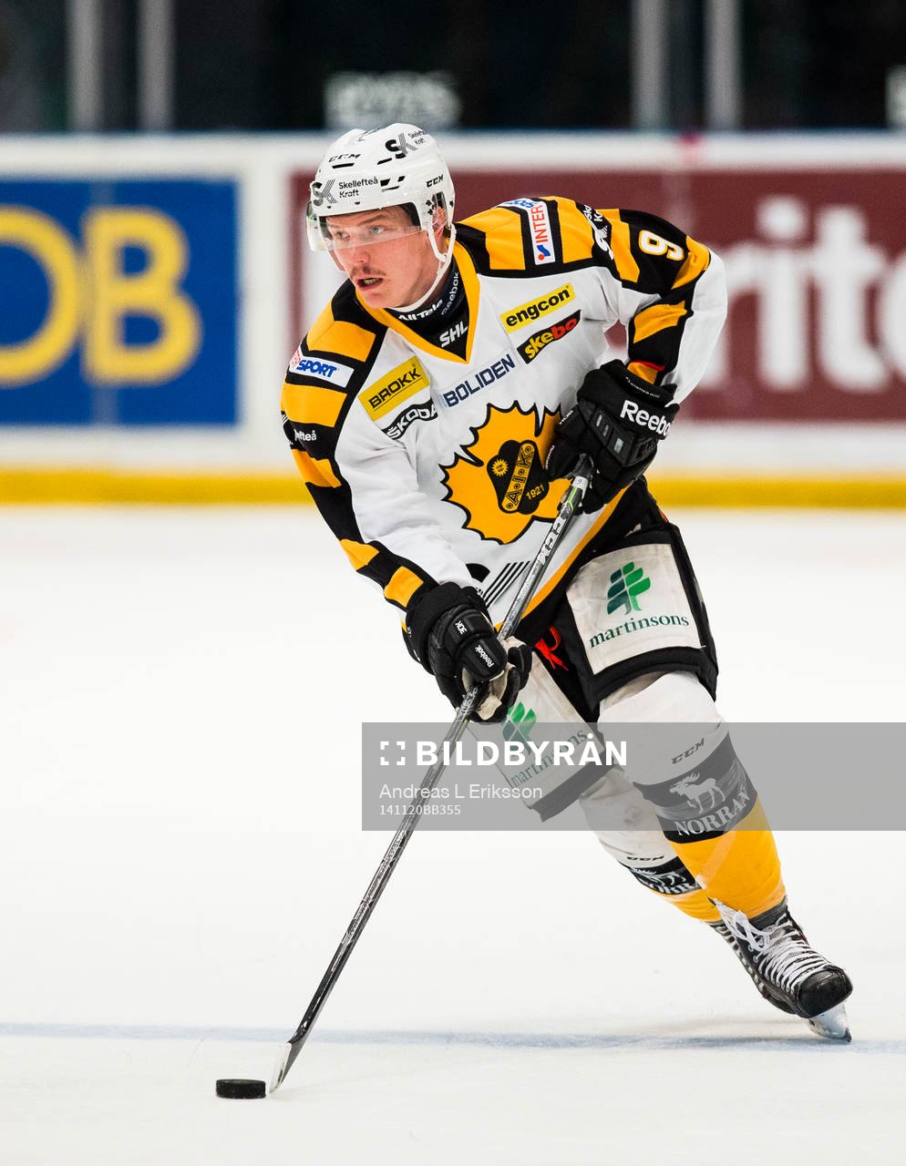 Skellefteås Patrik Zackrisson med pucken