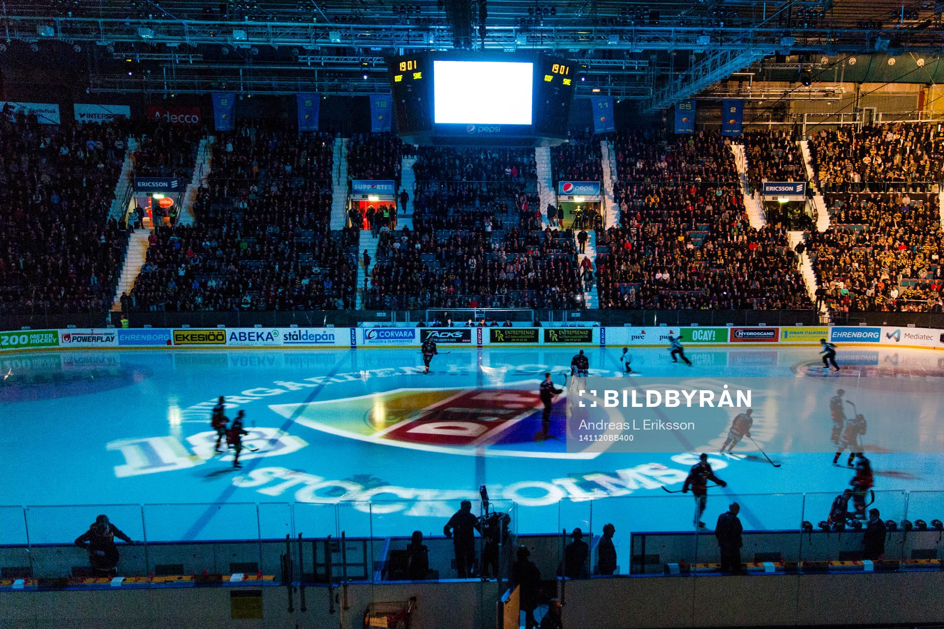 Djurgårdens spelare gör entré på Hovet innan