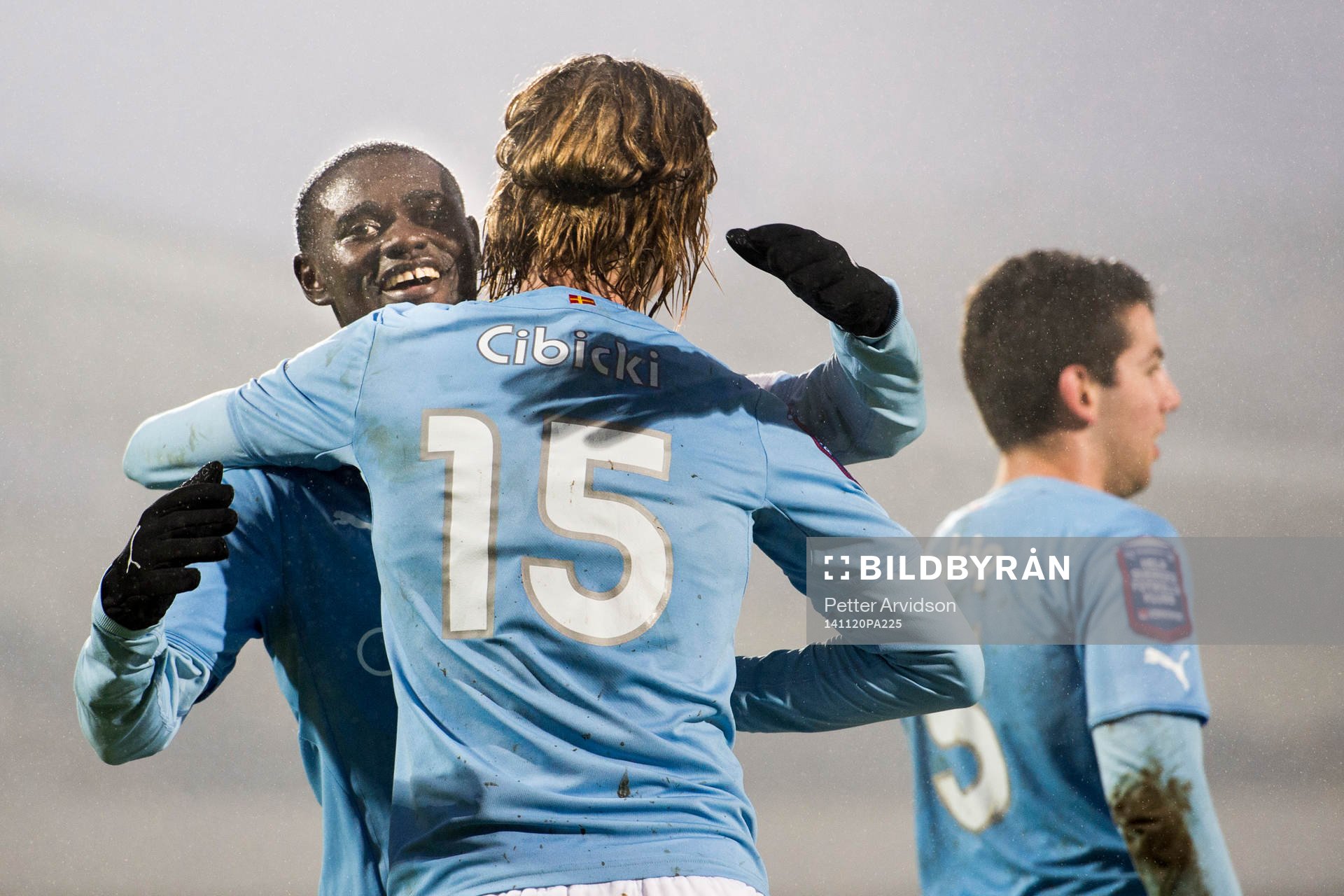 Malmö FFs Enock Kofi Adu kramar om Pawel Cibicki