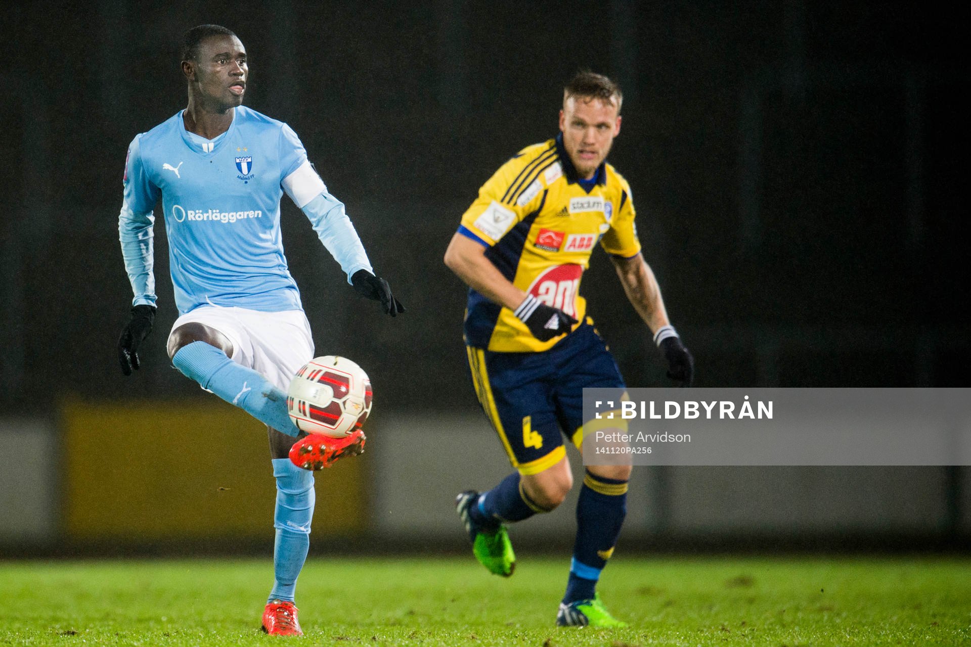 Malmö FFs Enock Kofi Adu och Helsingfors Mika Väyrynen