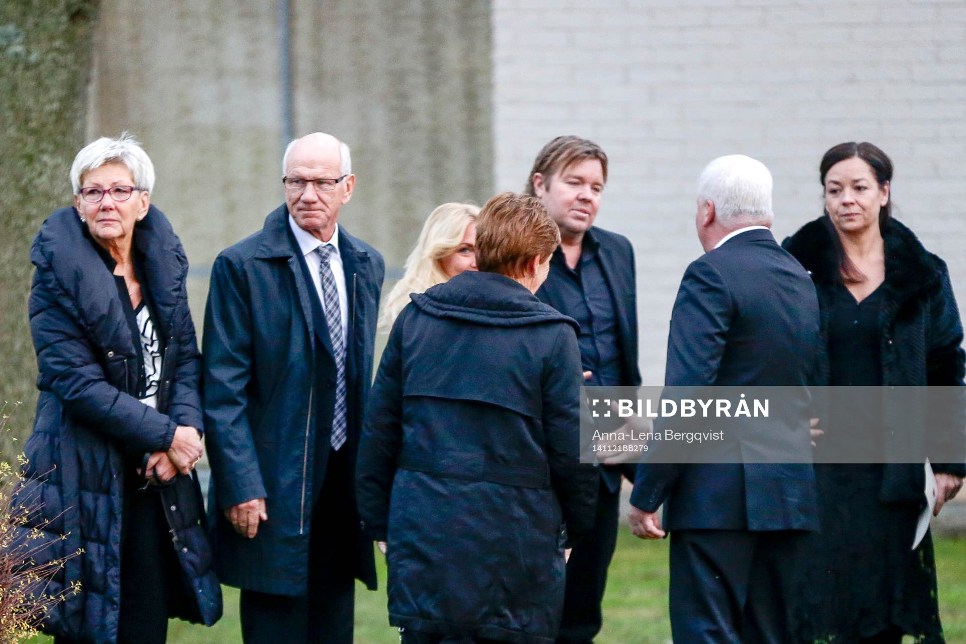 Tommy Svensson, fd förbundskapten och Tomas Brolin efter Klas Ingessons begravning den 21 november 2014 i Ödeshög.