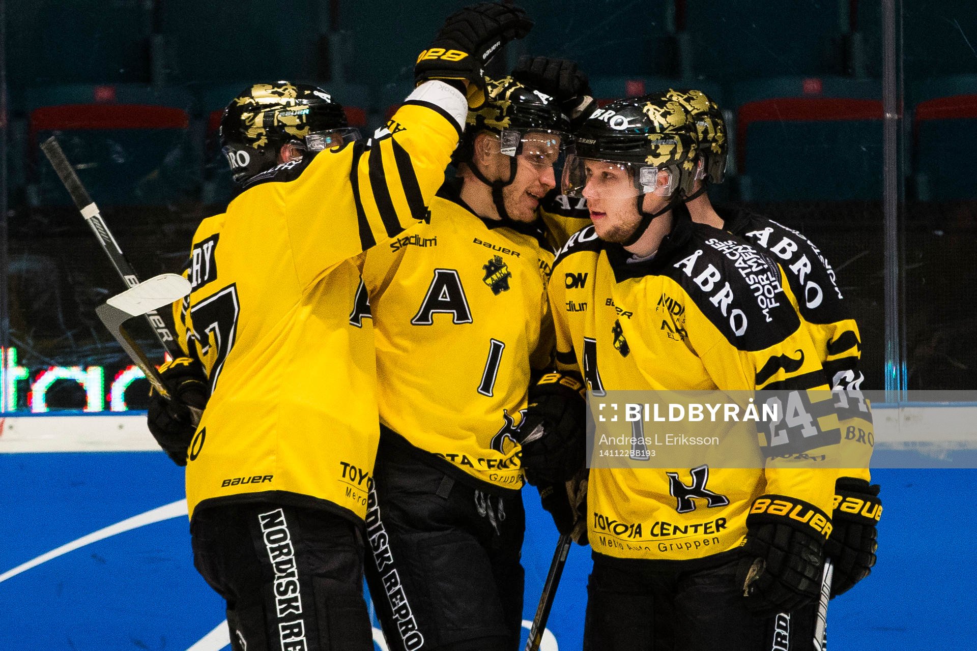 s Fredrik Hynning (m) jublar