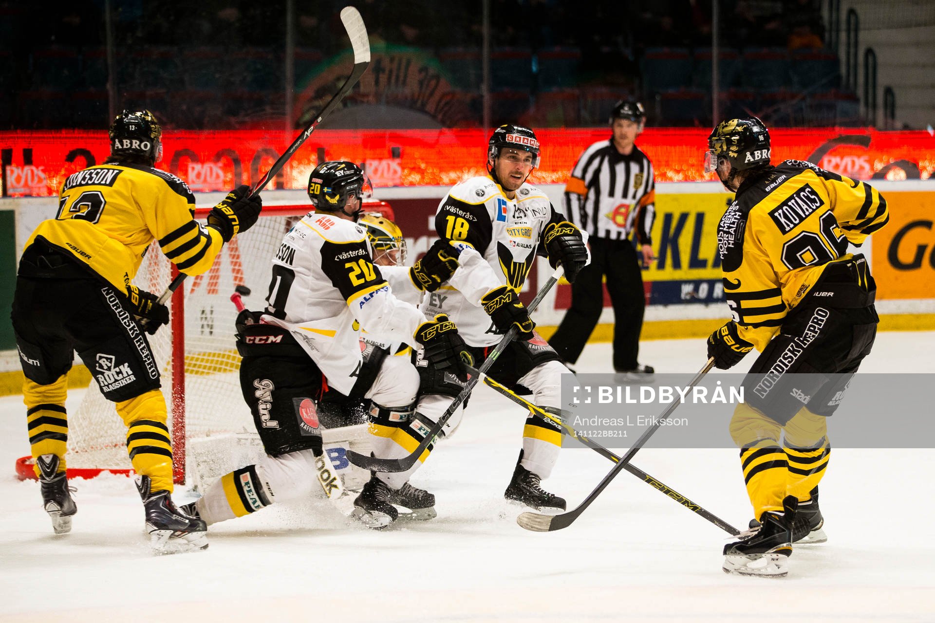 s Robin Kovacs (h) trycker in pucken till 3-0 förbi