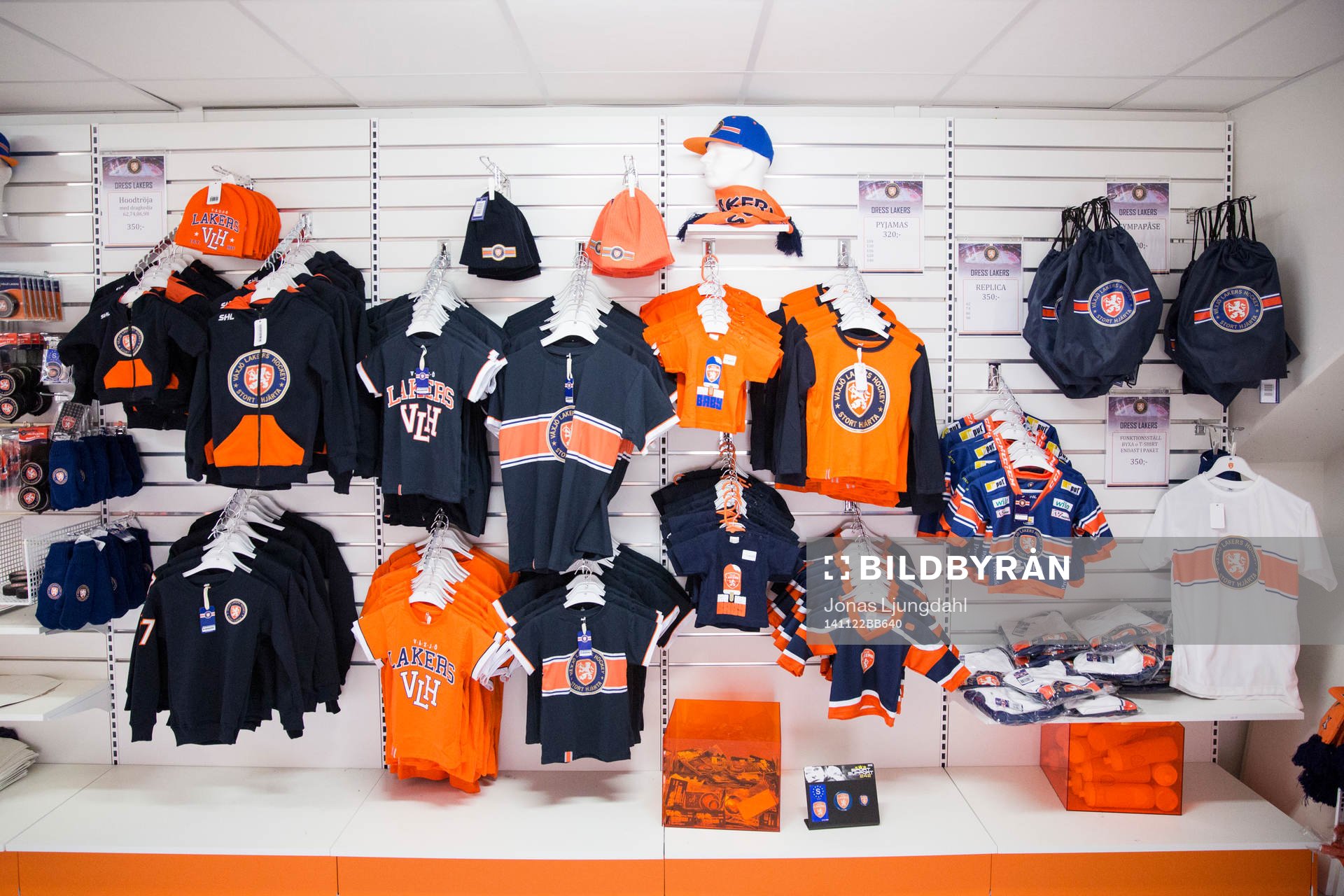 Souvenirer innan ishockeymatchen i SHL mellan Växjö och