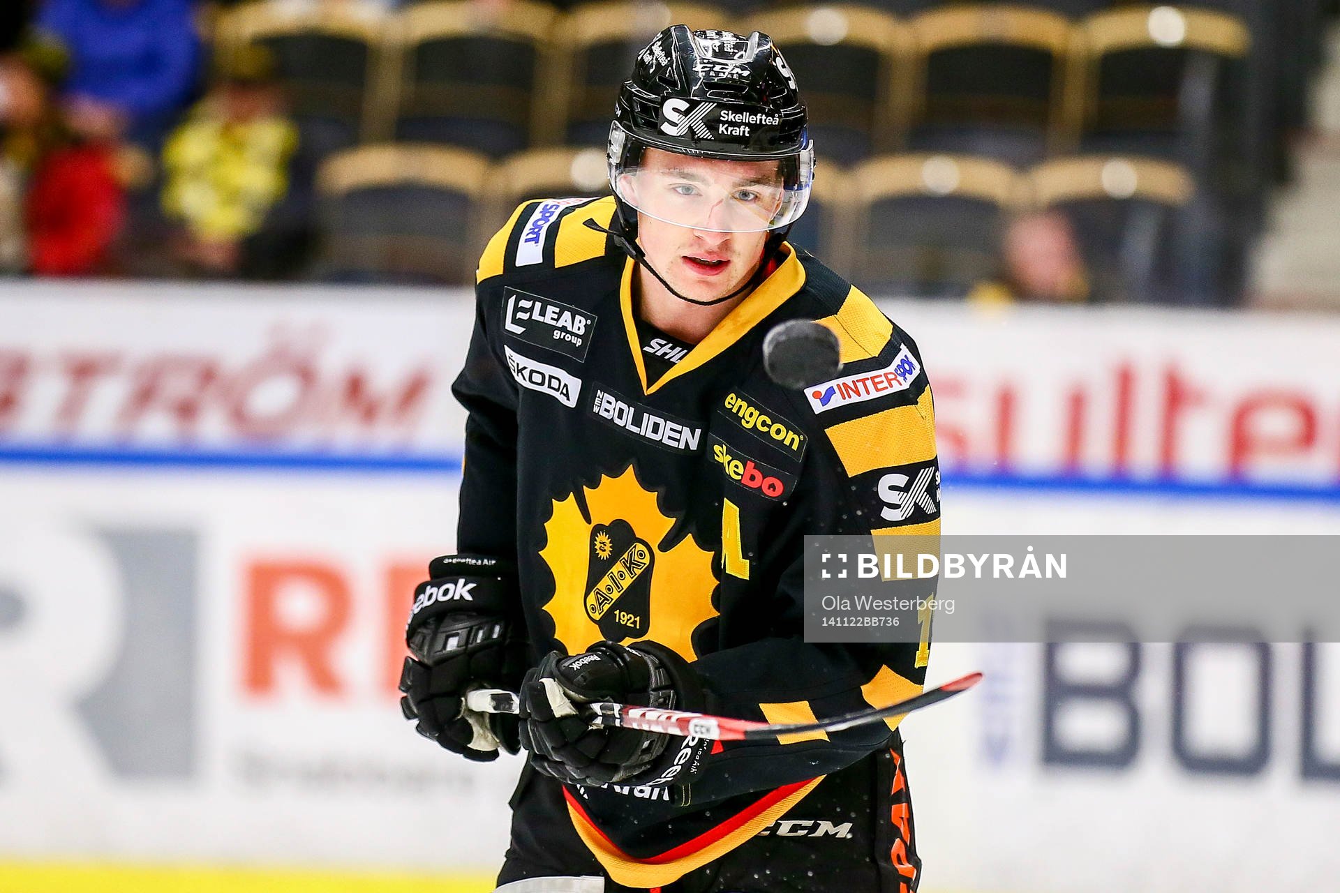 Skellefteås Adam Pettersson med puck