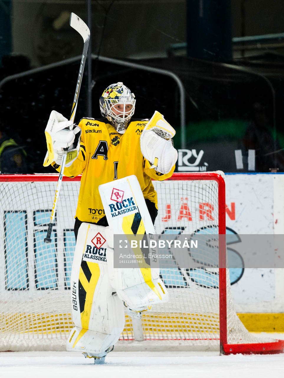 s målvakt Robin Rahm jublar