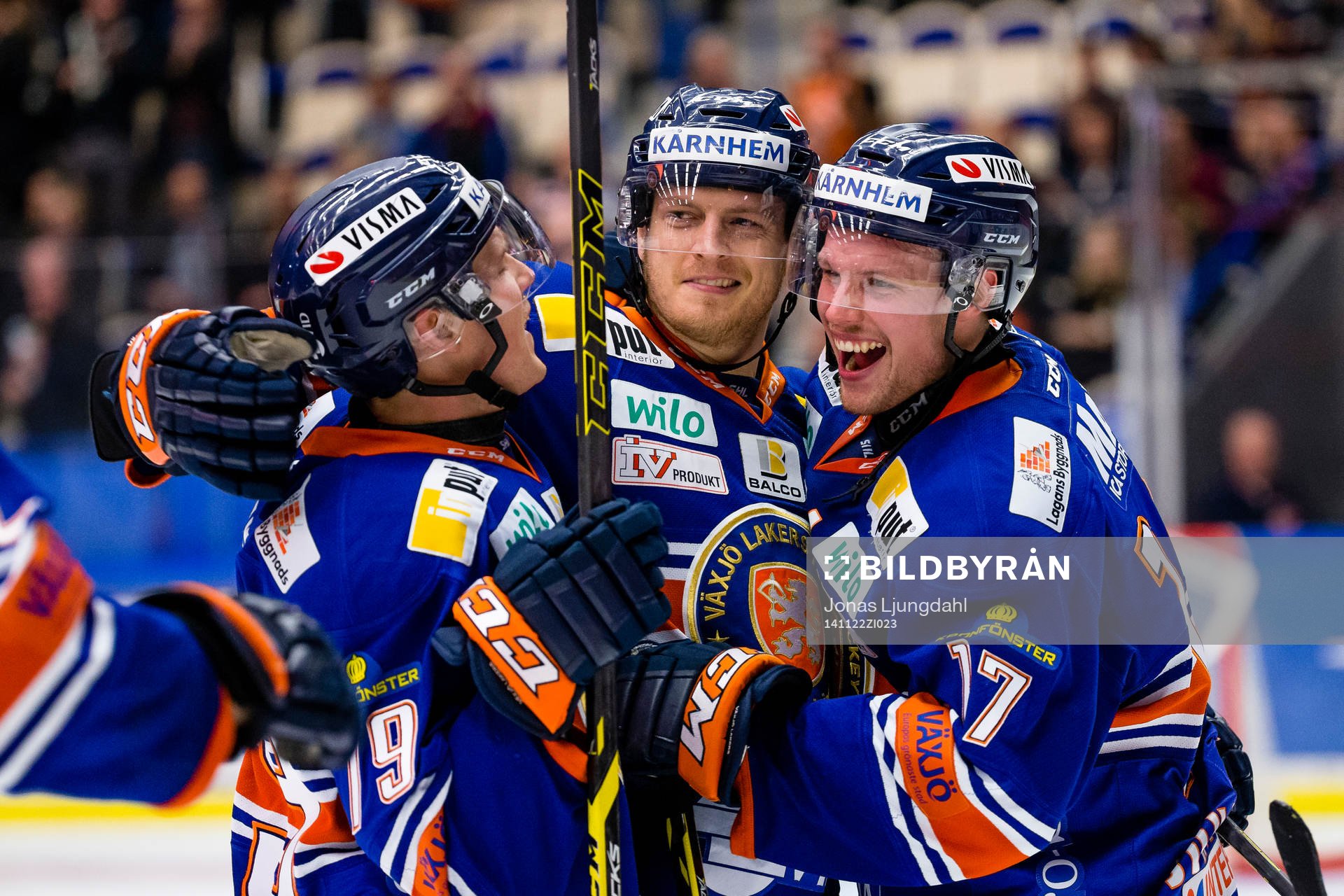Växjös Nick Johnson blir firad av Patrik Lundh och