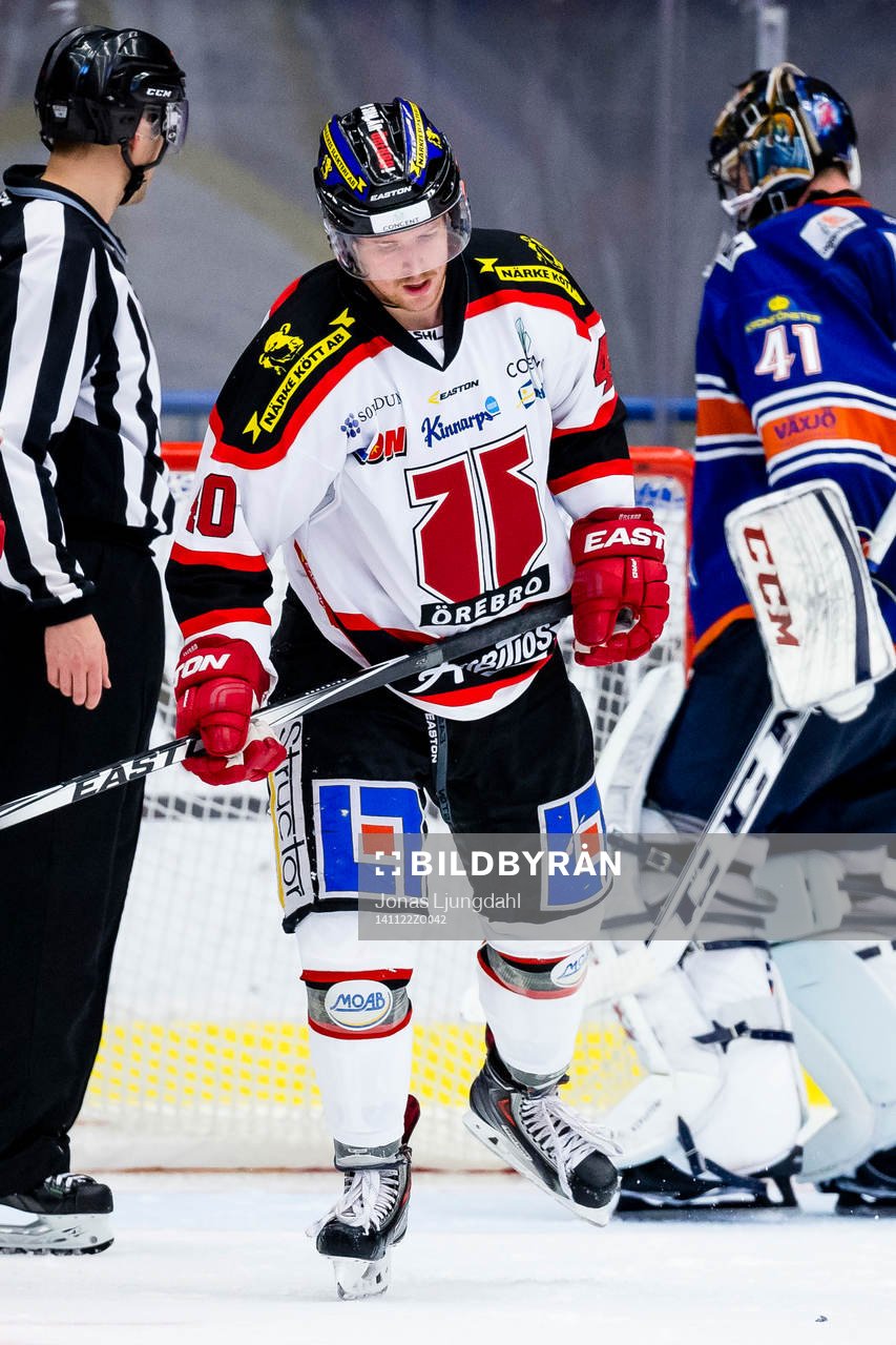 Örebros Anders Eriksson hänger med huvudet