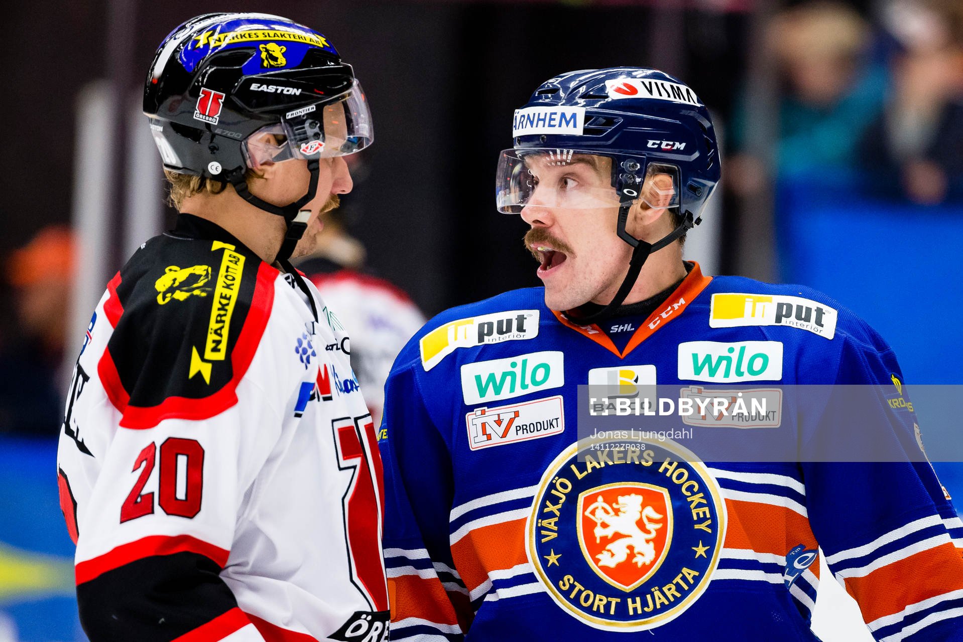 Örebros Marcus Weinstock gruffar med Växjös Teemu Laakso