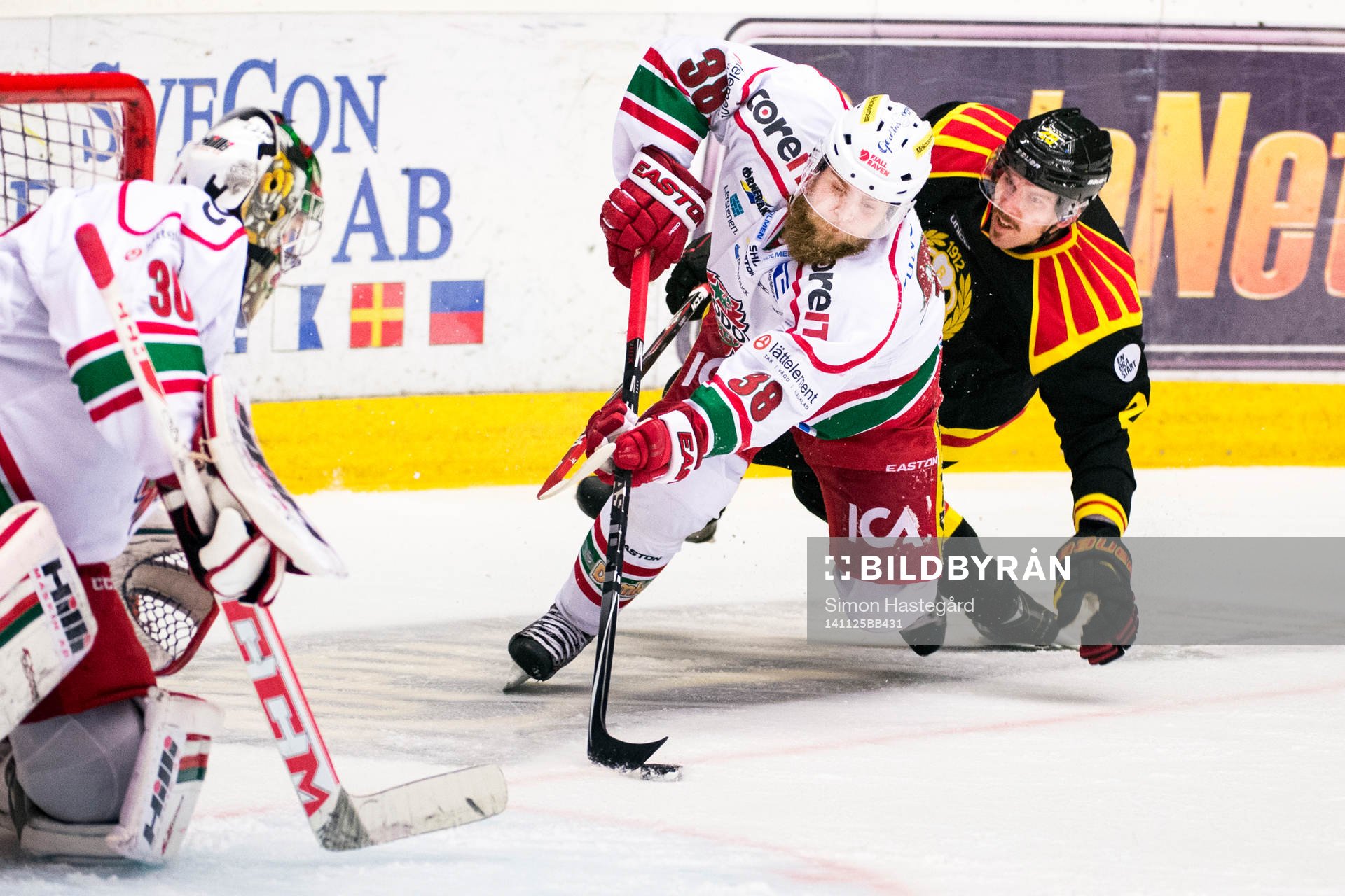 Modos Nichlas Torp och Brynäs Emil Lundberg faller bakom