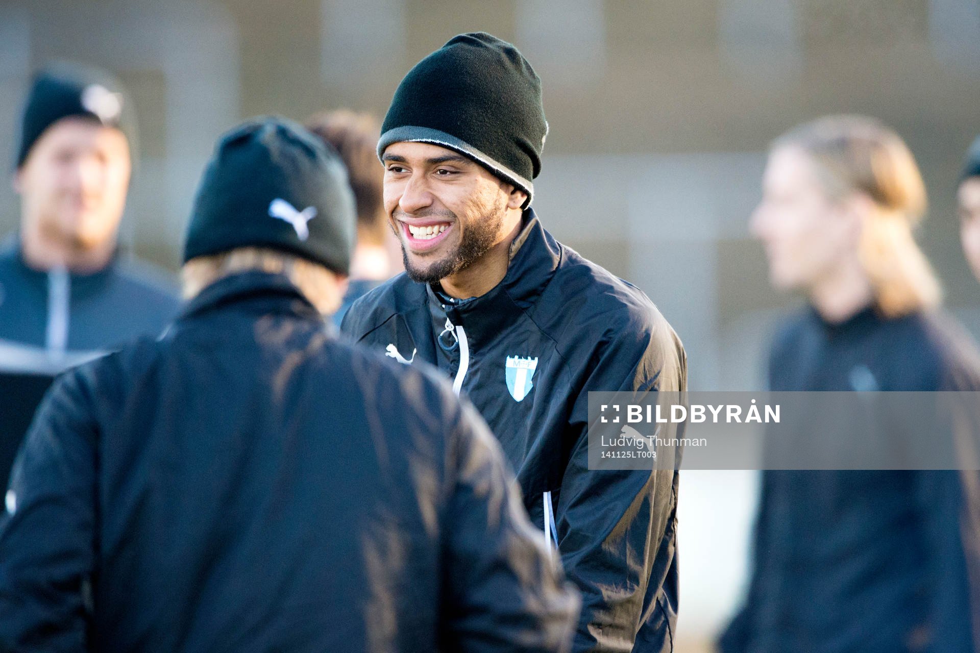 Malmö FFs Isaac Kiese Thelin skrattar