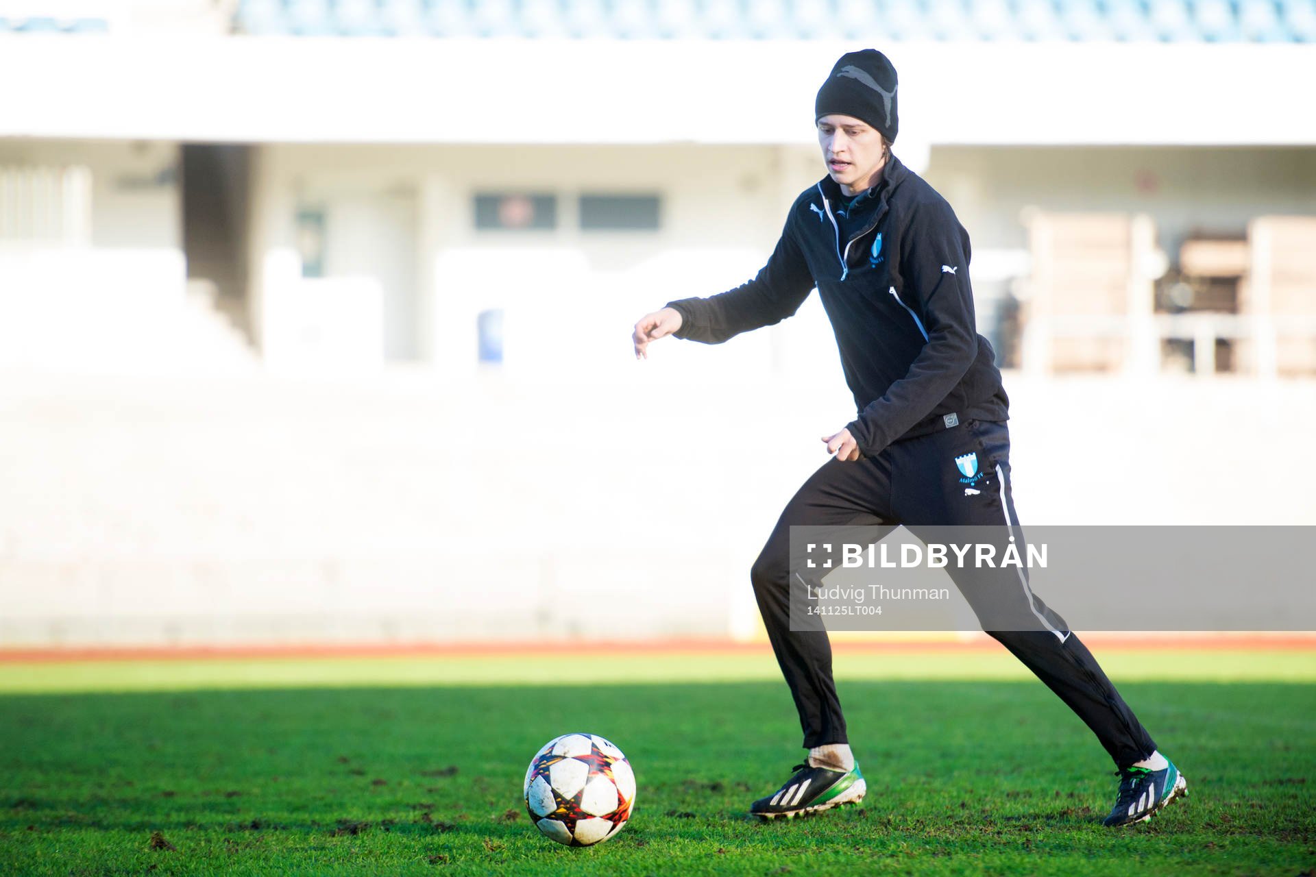 Malmö FFs Simon Thern under en träning den 25 november 2014 i Malmö. 