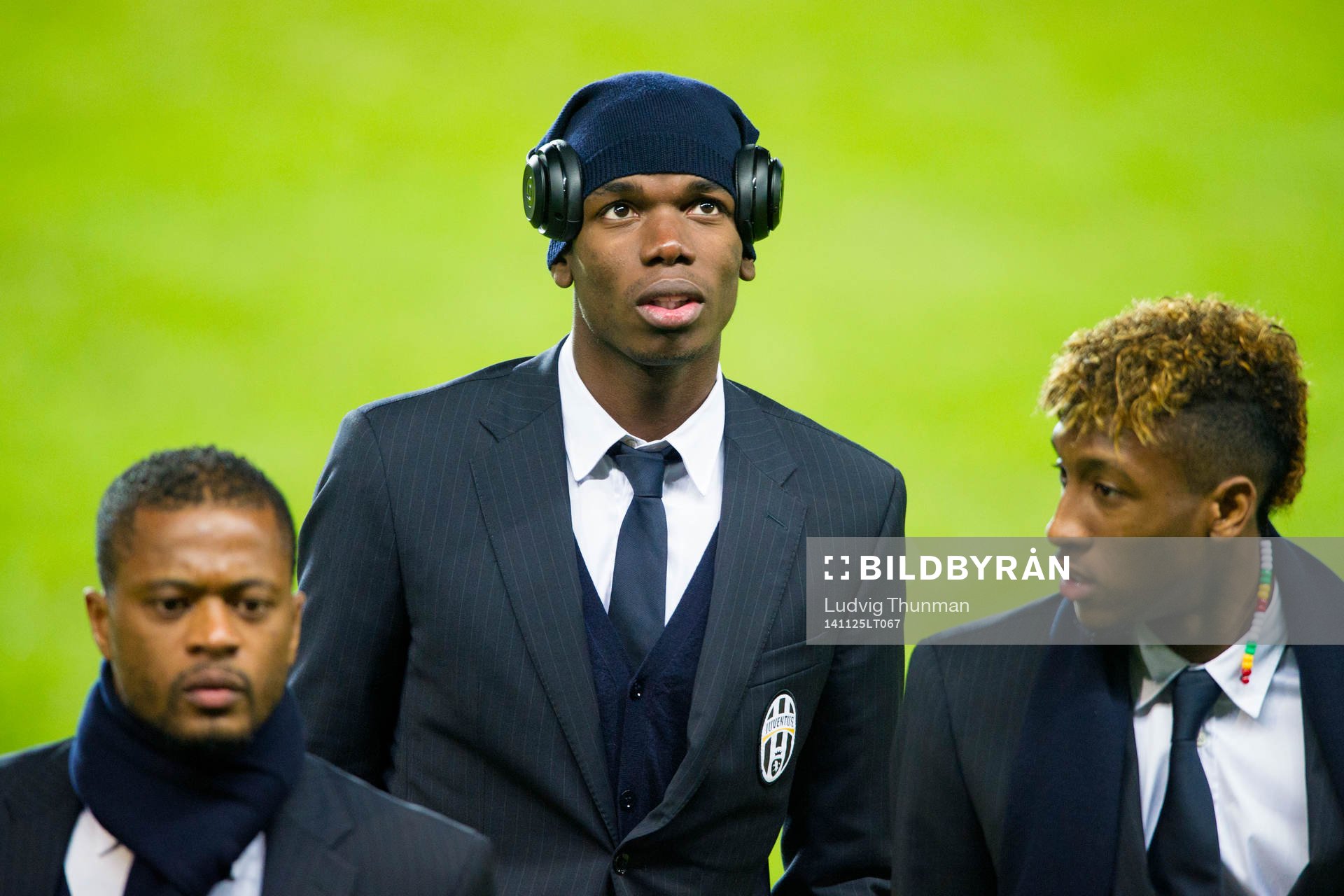 Juventus Paul Pogba inspekterar planen