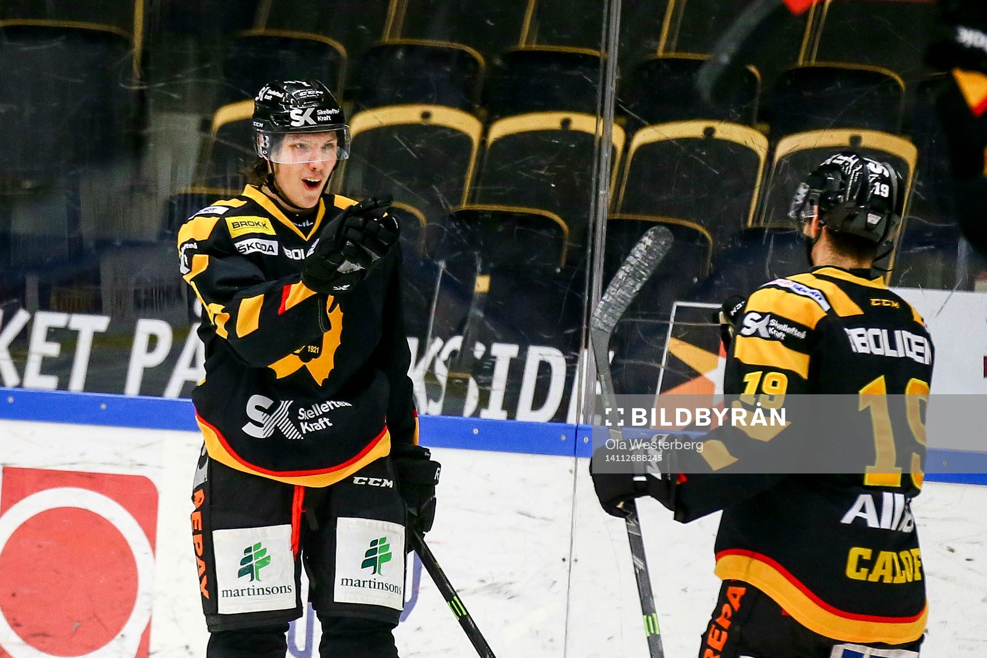 Skellefteås Oscar Sundqvist och Andrew Calof jublar