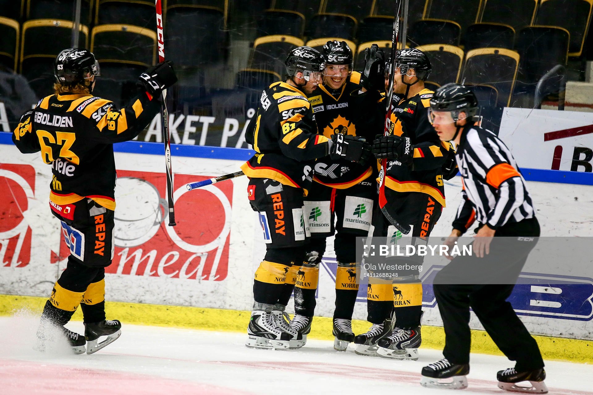 Skellefteås jublar genom Sebastian Aho , Fredrik Lindgren,