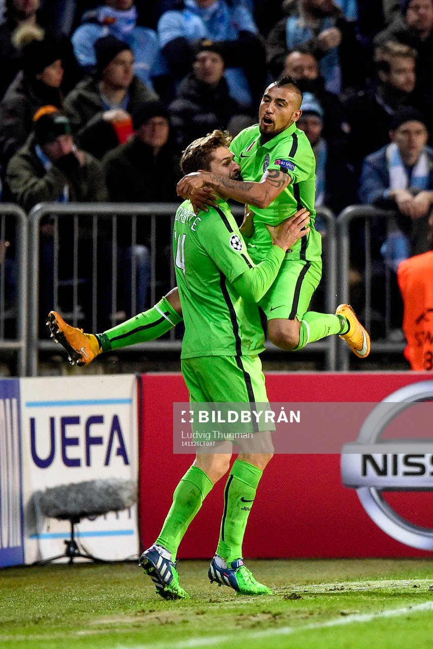 Juventus Carlos Tevez och Fernando Llorente jublar