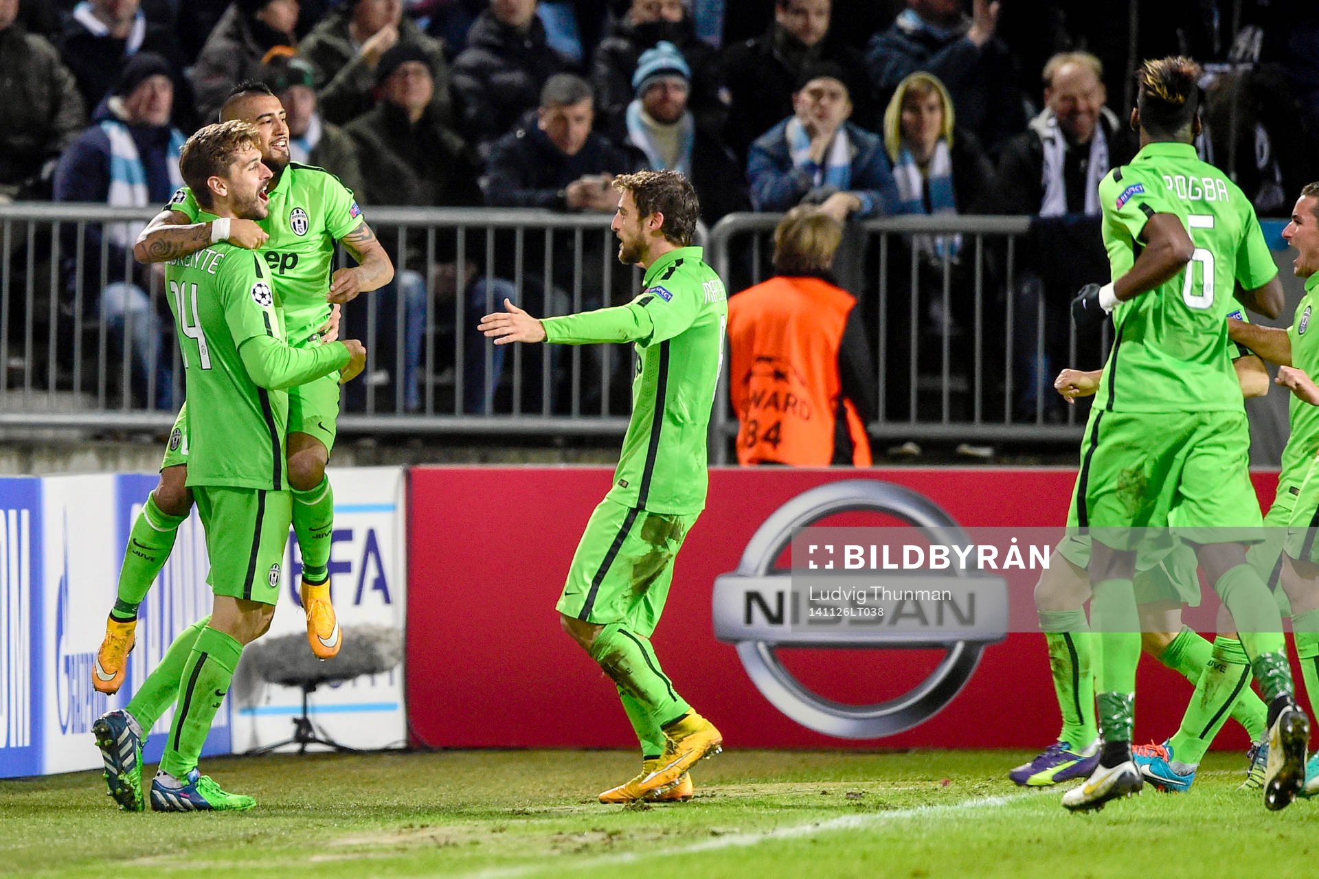 Juventus Carlos Tevez och Fernando Llorente jublar