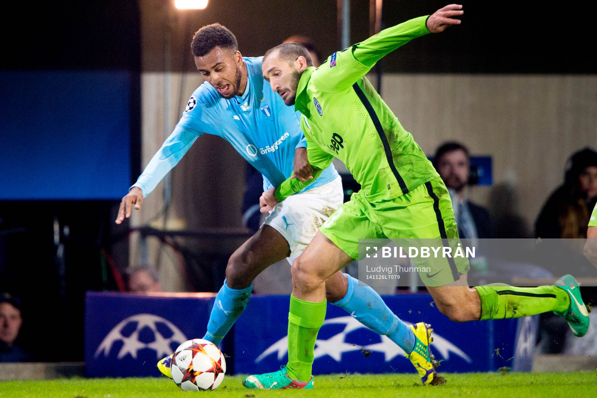 s Isaac Kiese Thelin jagar av Juventus Giorgio Chiellini