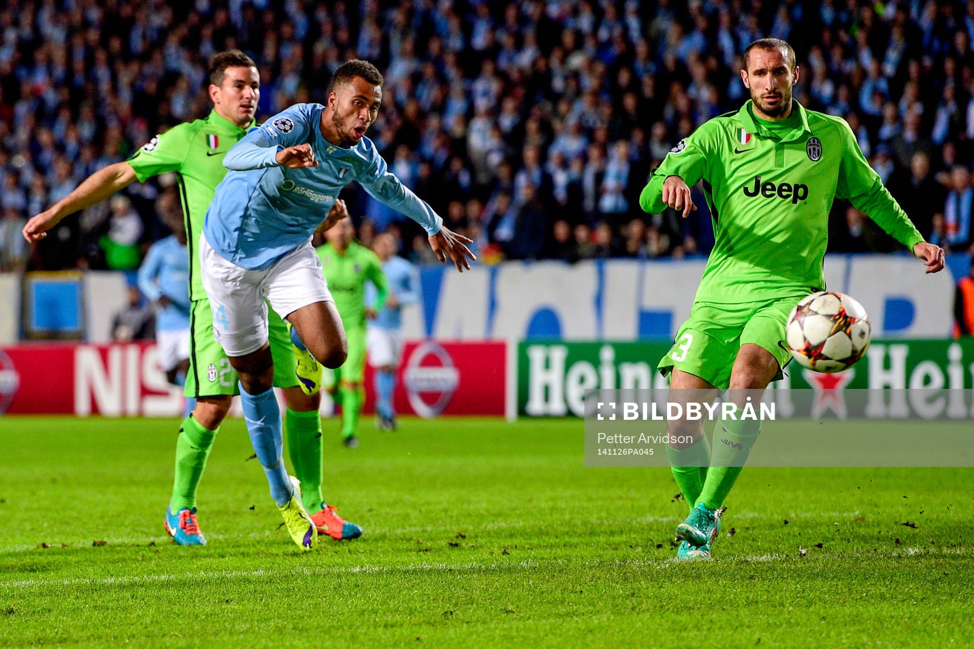 s Isaac Kiese Thelin och Juventus Giorgio Chiellini