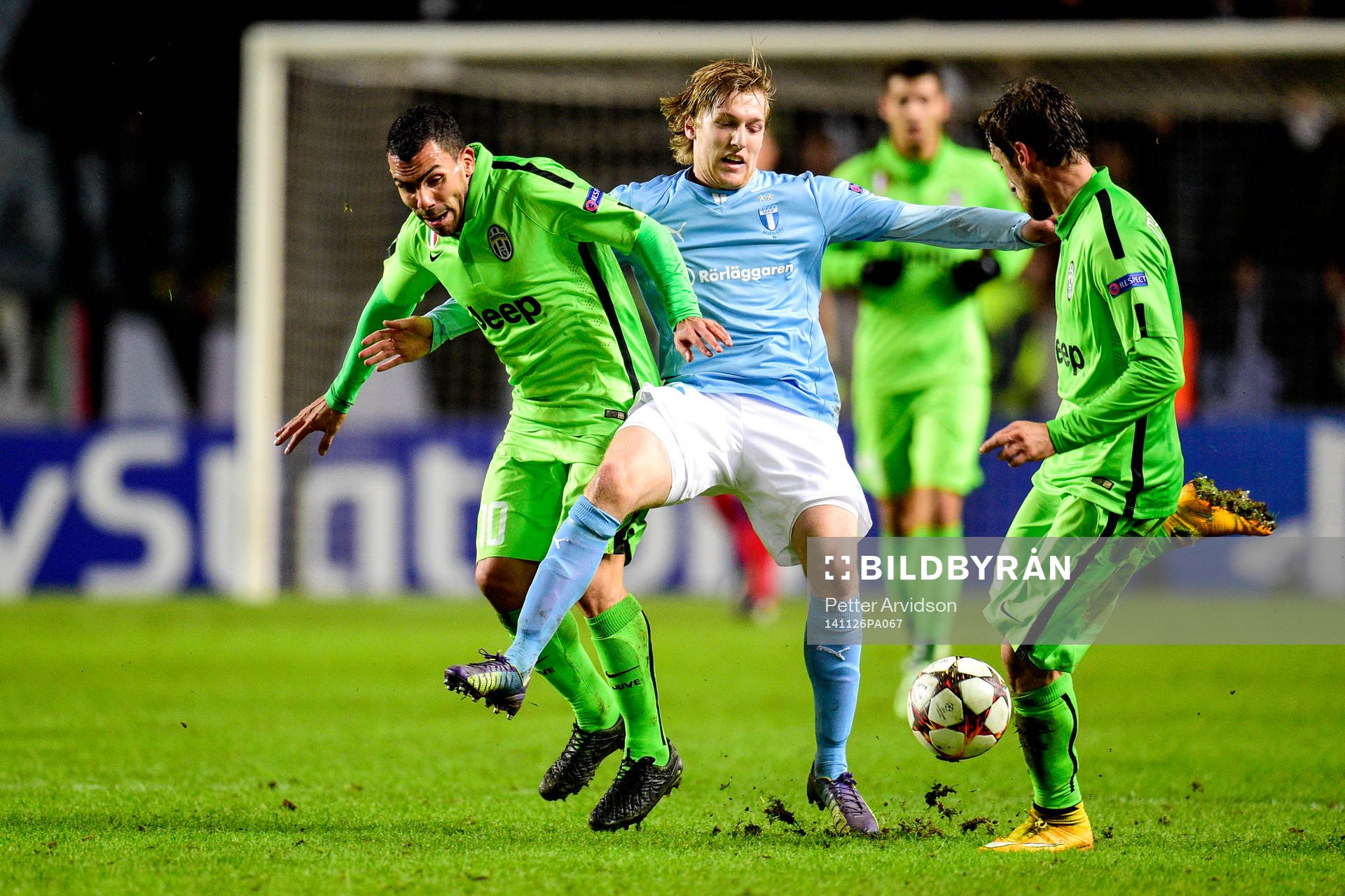 s Emil Forsberg och Juventus Carlos Tevez