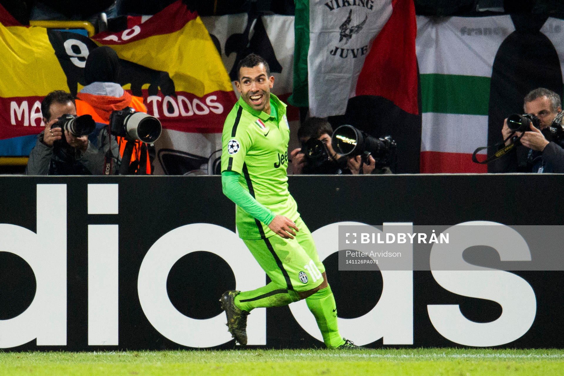 Juventus Carlos Tevez jublar