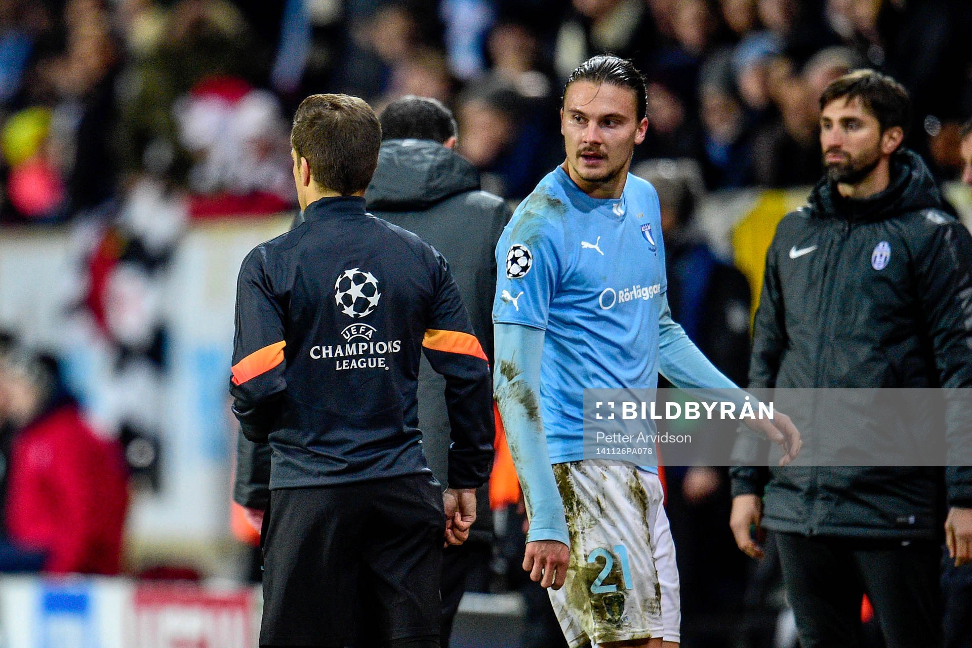 Malmö FF:s Erik Johansson blev utvisad under fotbollsmatchen i Champions League mellan Malmö FF och Juventus den 26 november 2014 i Malmö.