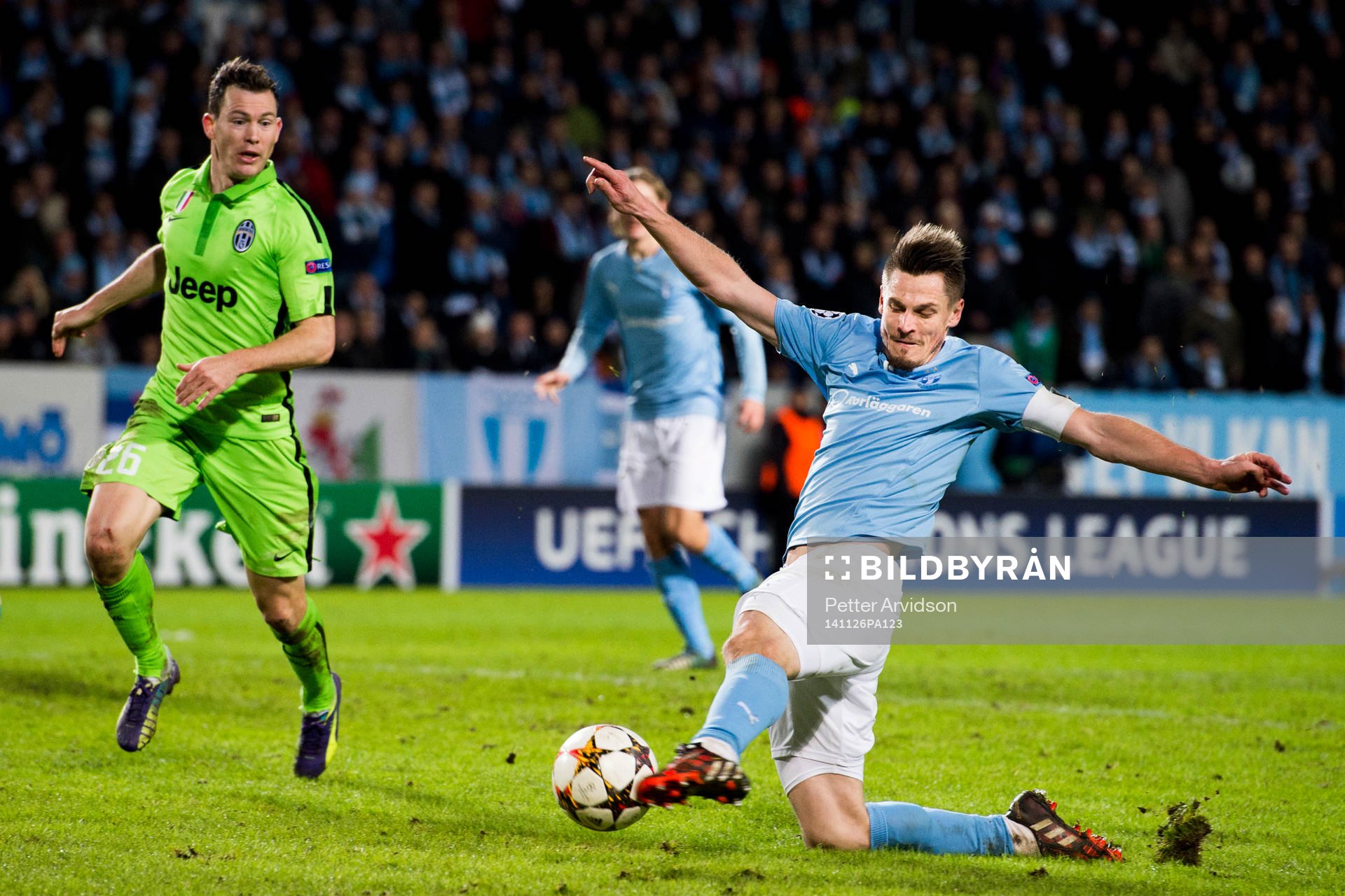 s Markus Rosenberg och Juventus Stephan Lichtsteiner