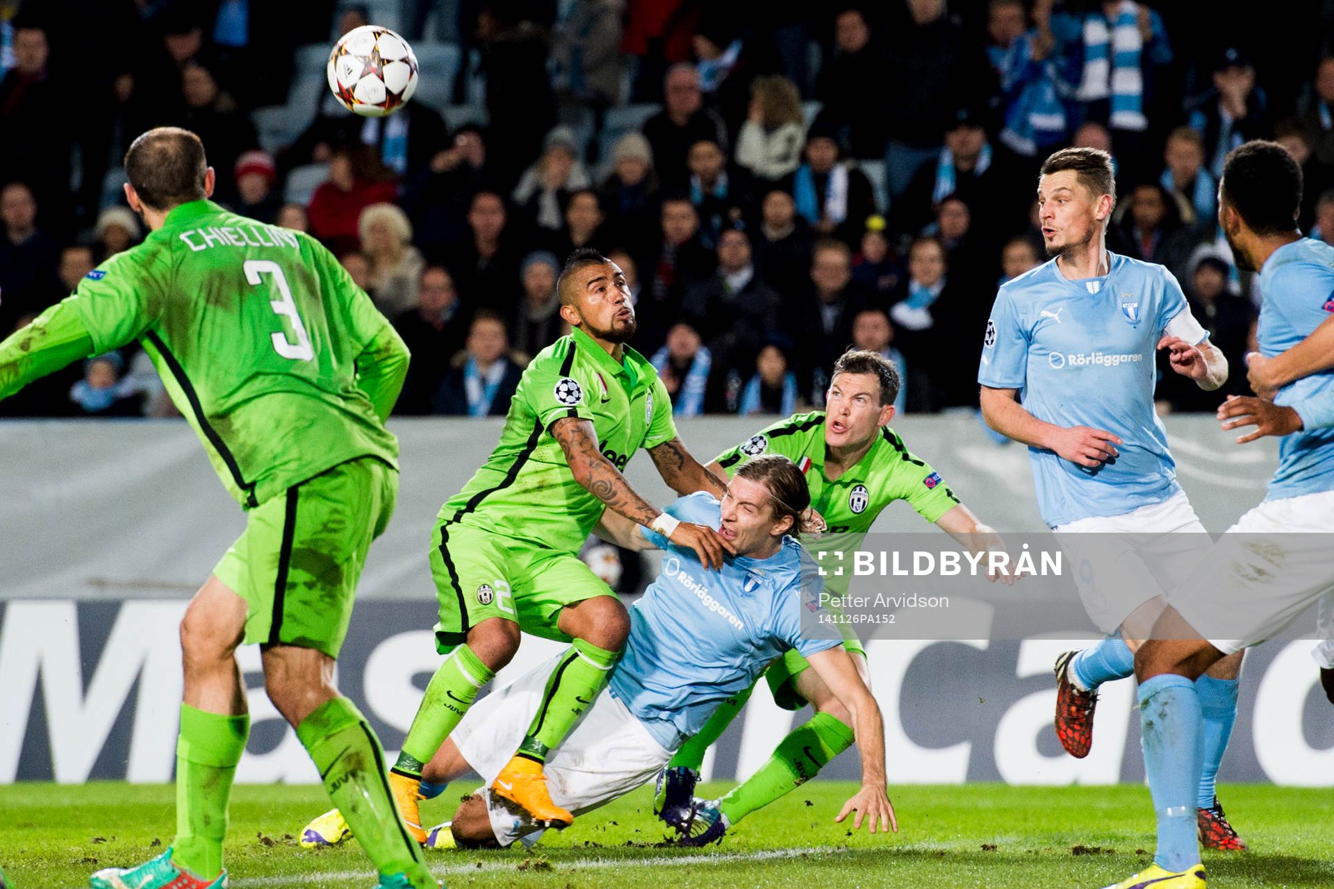 Malmö FF:s Markus Halsti rivs ner i straffområdet under fotbollsmatchen i Champions League mellan Malmö FF och Juventus den 26 november 2014 i Malmö.