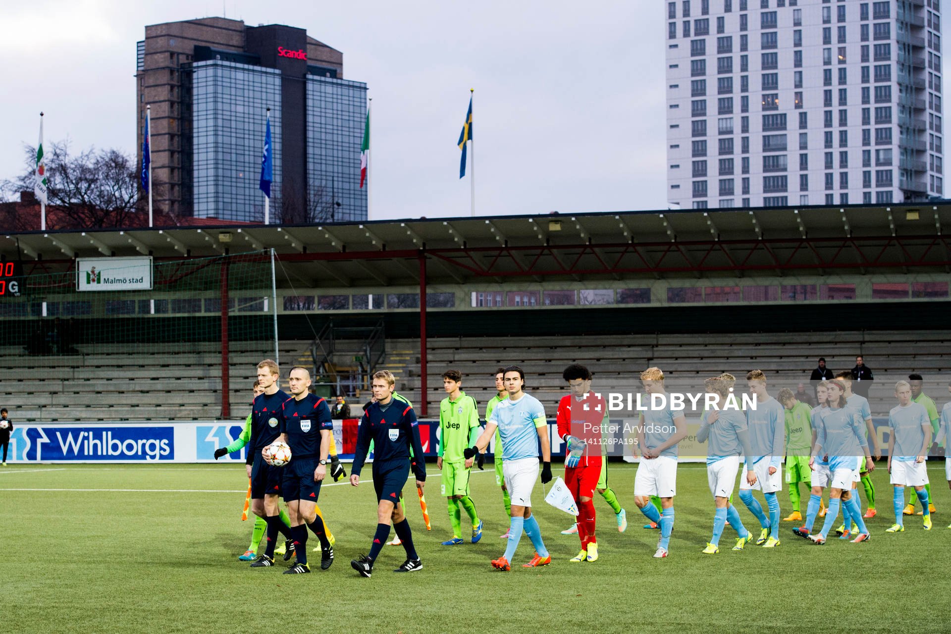 Lagen och domarna gör entré