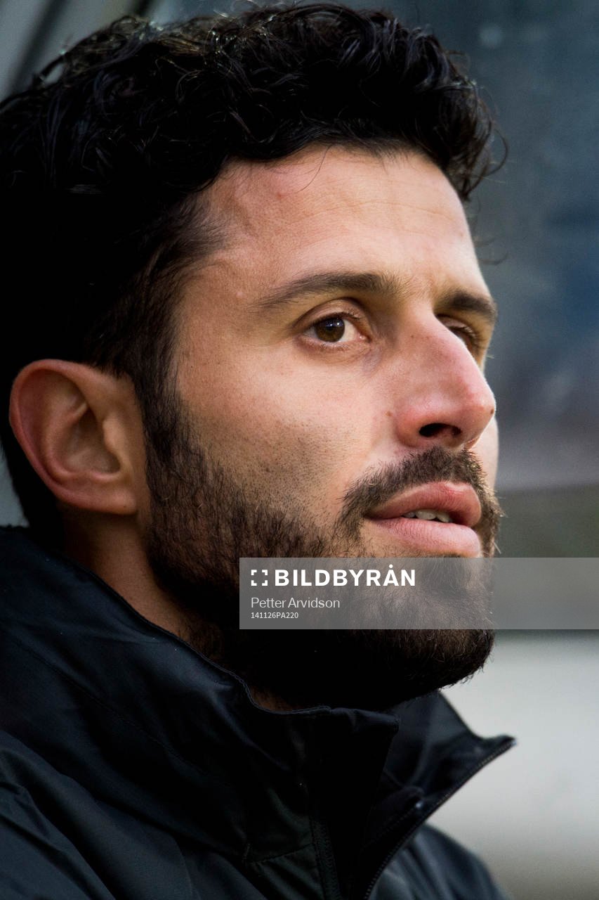 Juventus tränare Fabio Grosso under fotbollsmatchen i UEFA Youth League mellan Malmö FF och Juventus den 26 november 2014 i Malmö.