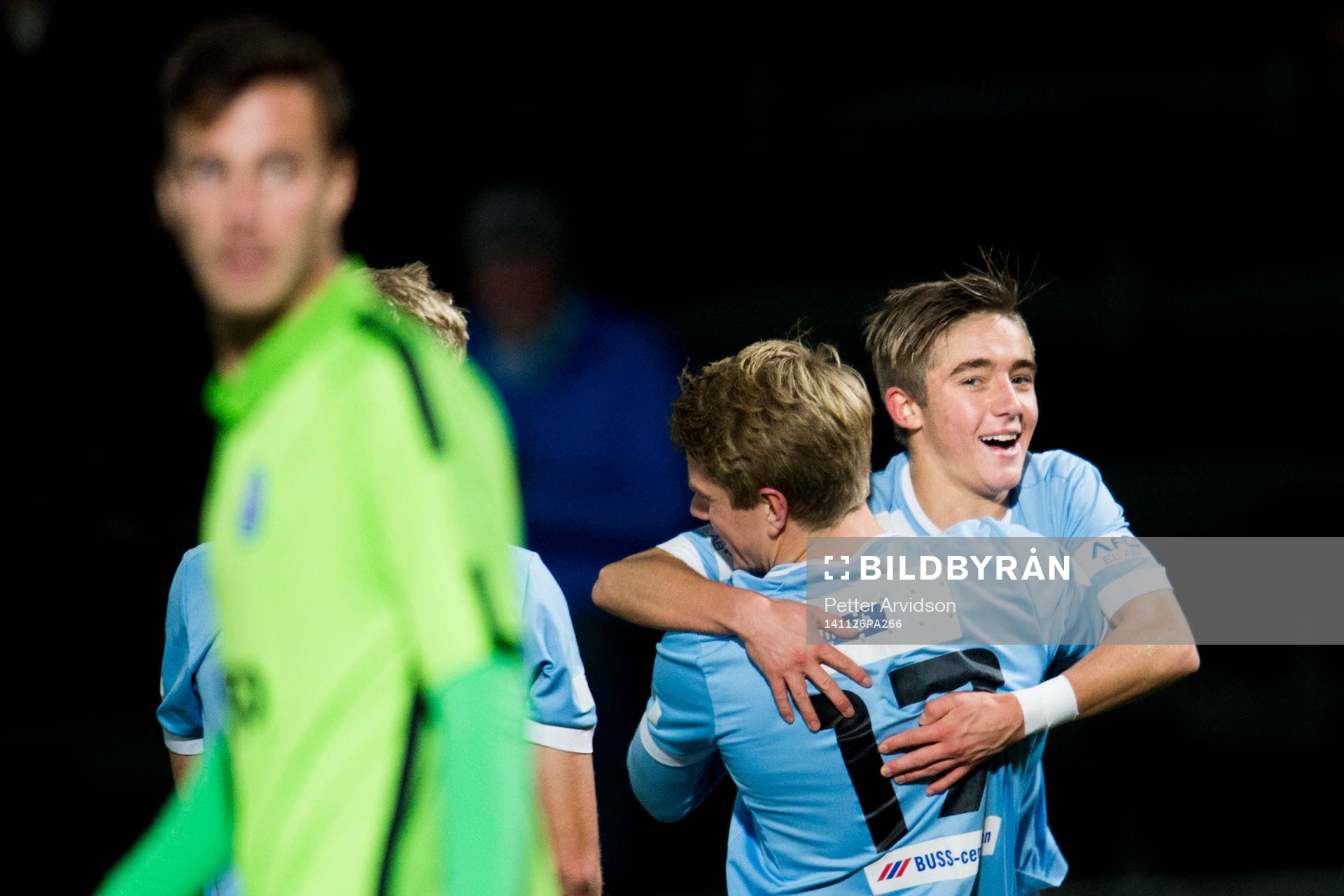 Malmö FFs Anton Kralj jublar ihop med Jacob Blixt