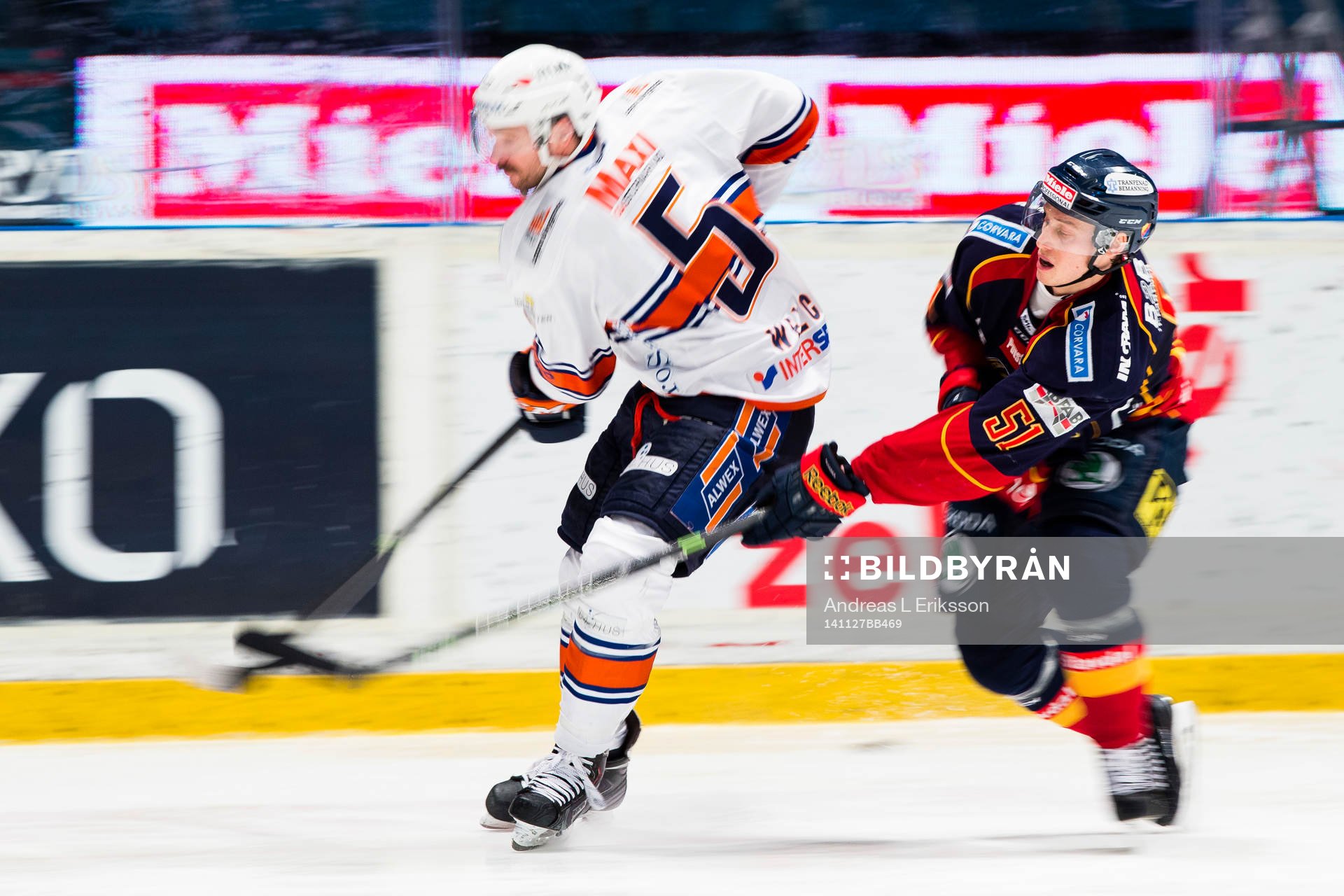 Växjös Noah Welch jagas av Djurgårdens Robin Alvarez