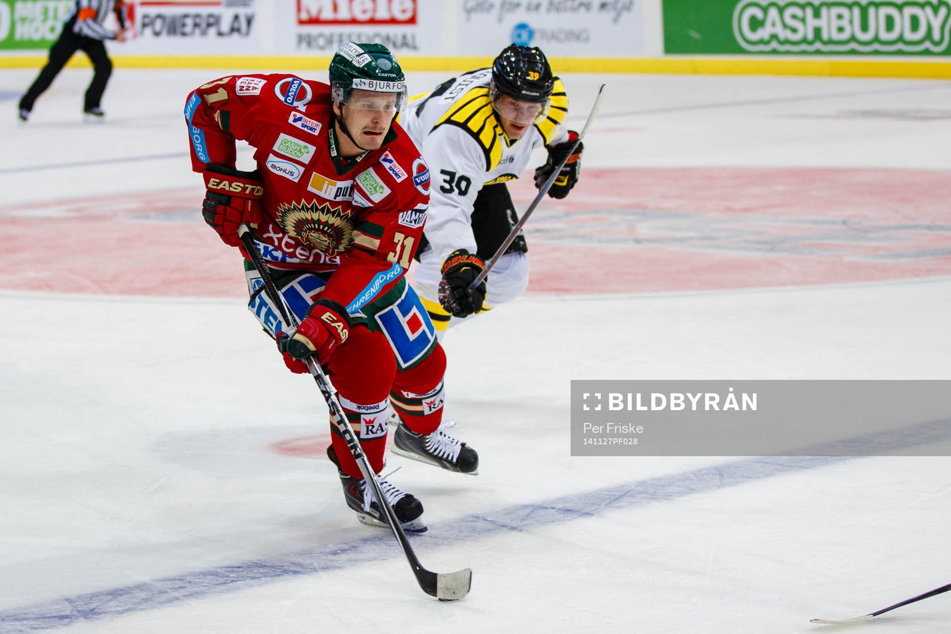 Frölundas Nicklas Lasu jagas av Brynäs Jonas Nordquist