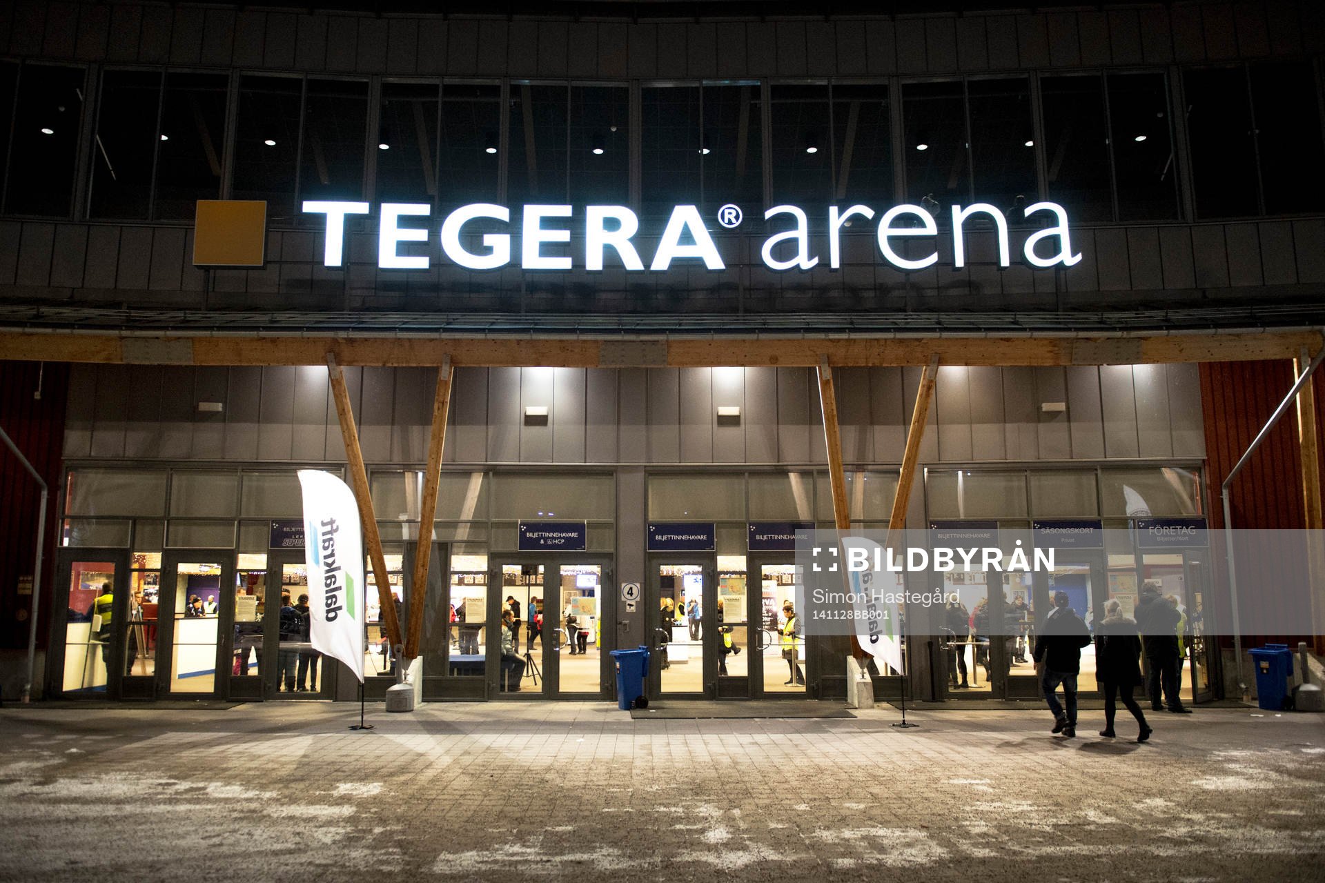 Entrén till Tegera Arena före ishockeymatchen i SHL