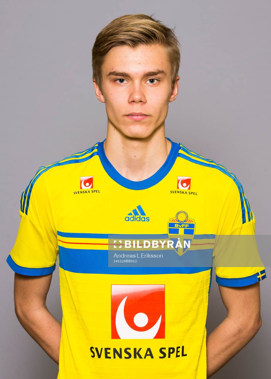 Marcus Degerlund, som spelar i P16/98-landslaget, poserar för ett porträtt den 28 november 2014 i Stockholm. 