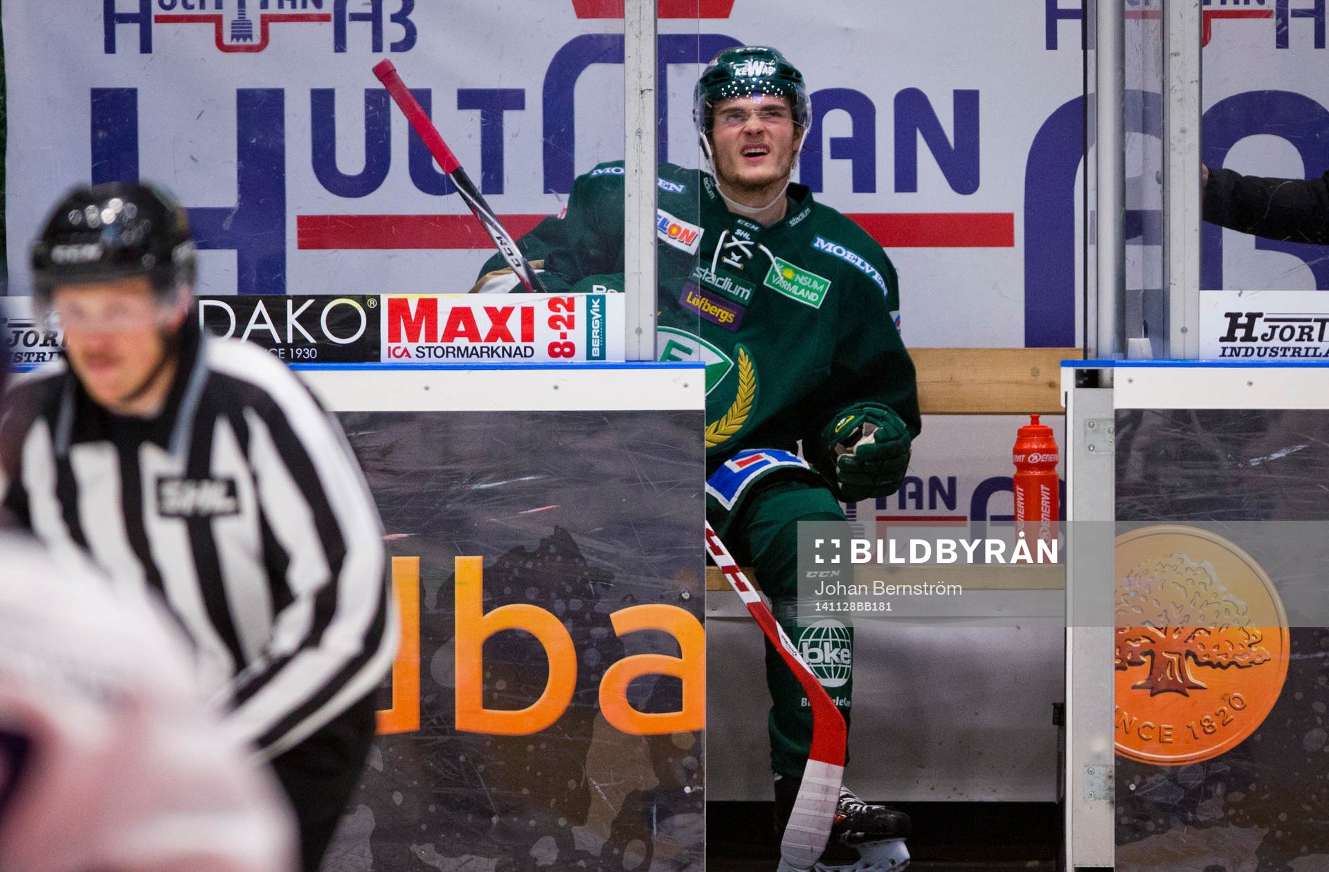Färjestads Ludwig Byström deppar i utvisningsbåset
