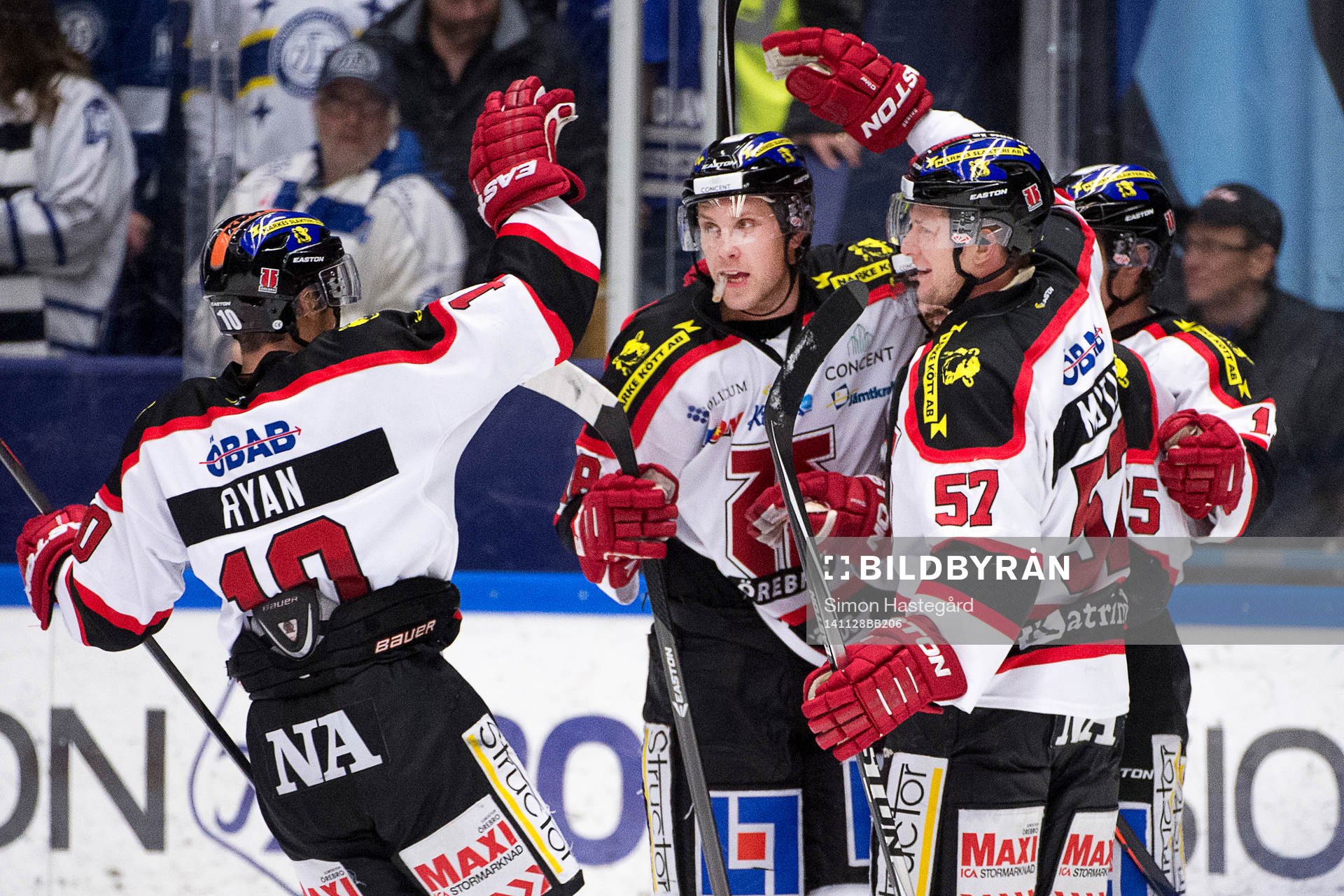 Örebros Viktor Ekbom och Johan Motin jublar