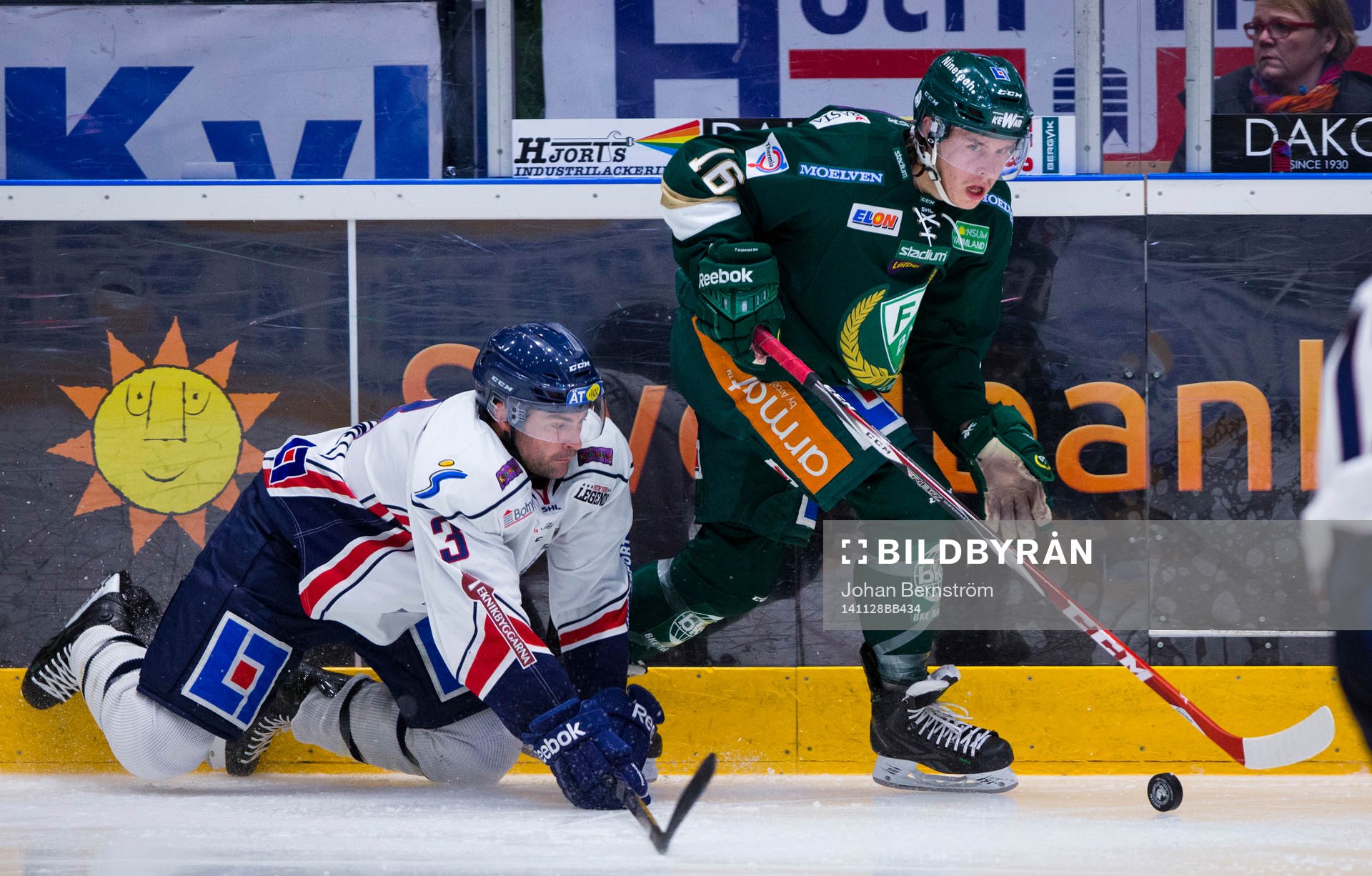 Linköpings Kent McDonell och Färjestads Joakim Nygård i