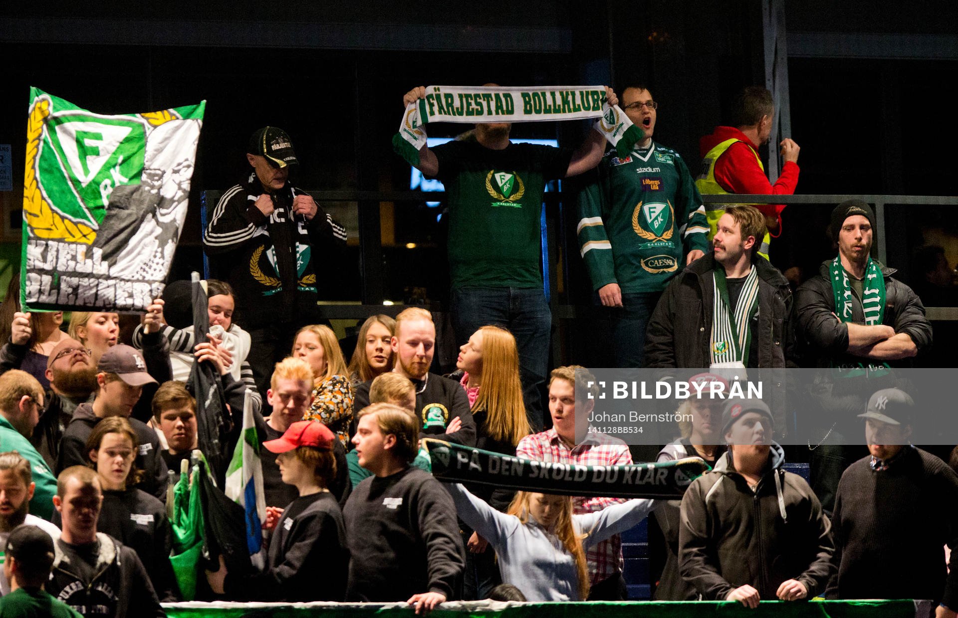Färjestads supportar med texten Färjestads bollklubb