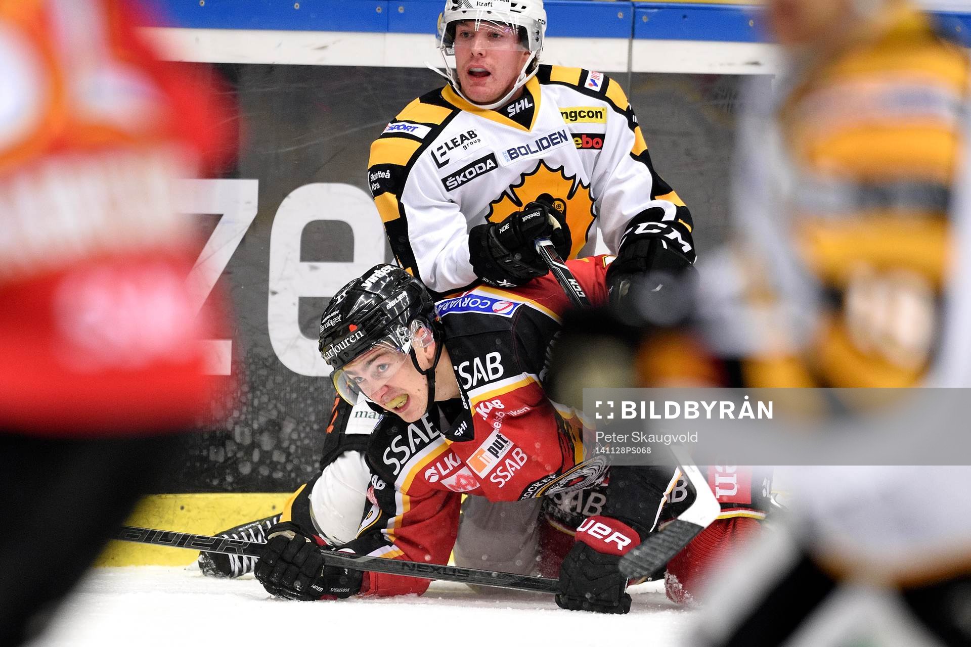 Skellefteås Niclas Burström trycker ner Luleås Johan