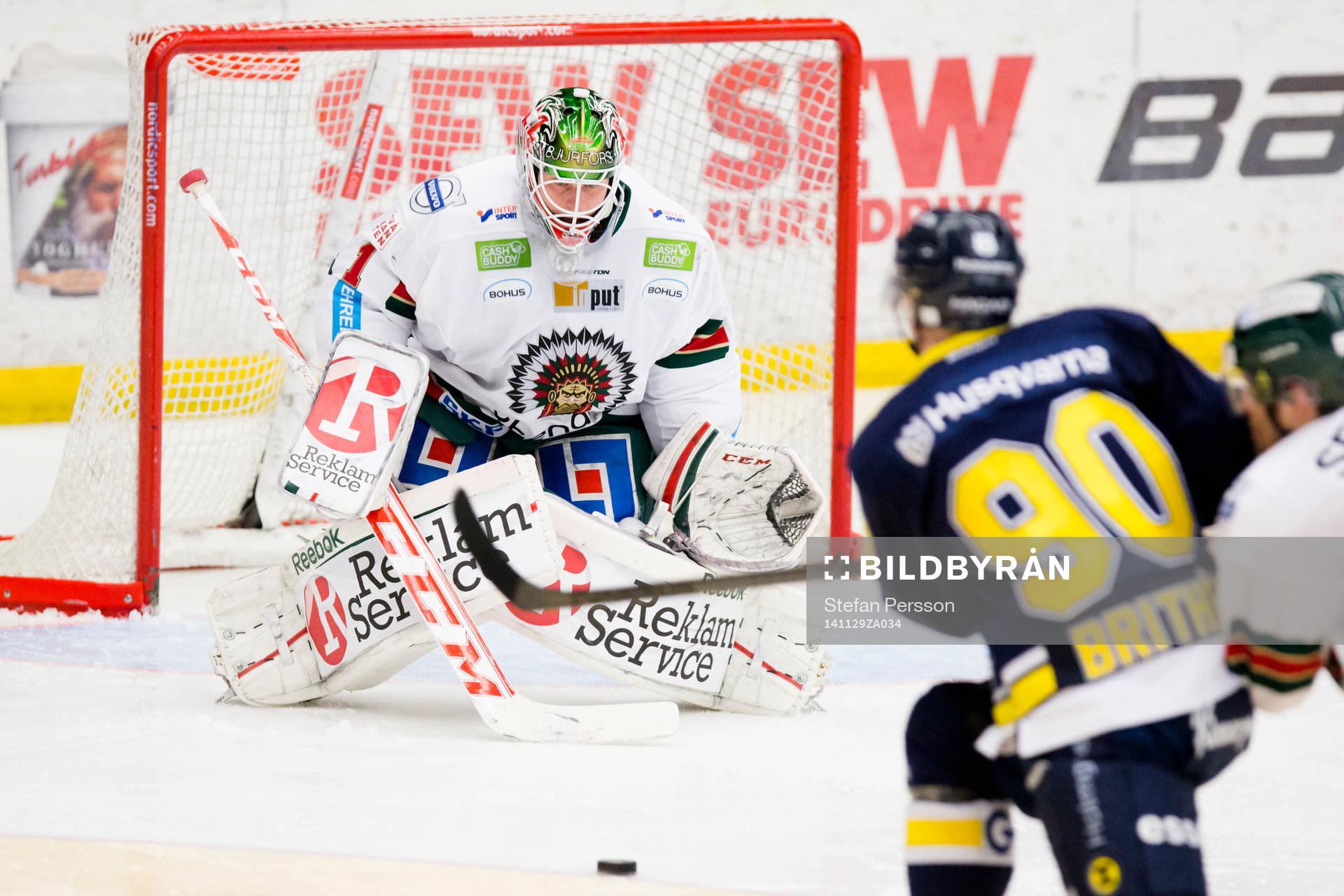 s Ted Brithén (i) gör 2-0 mot Frölundas målvakt Lars