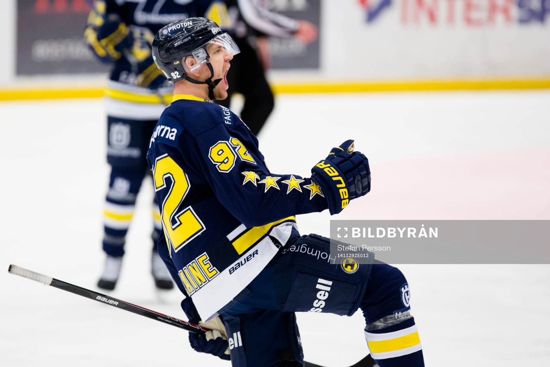 s Teemu Laine jublar