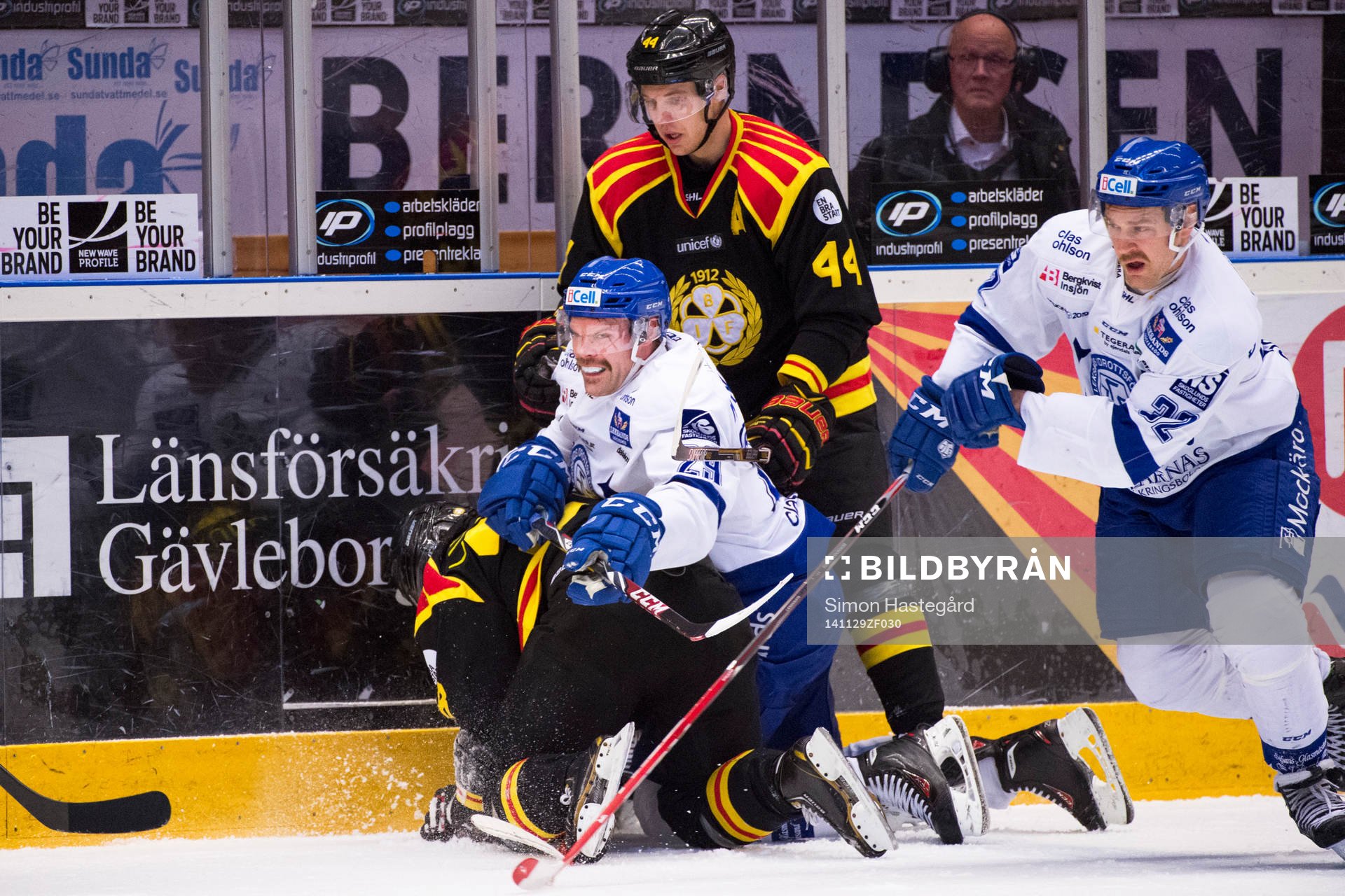 Leksands Joonas Rönnberg och Jens Bergenström i kamp om