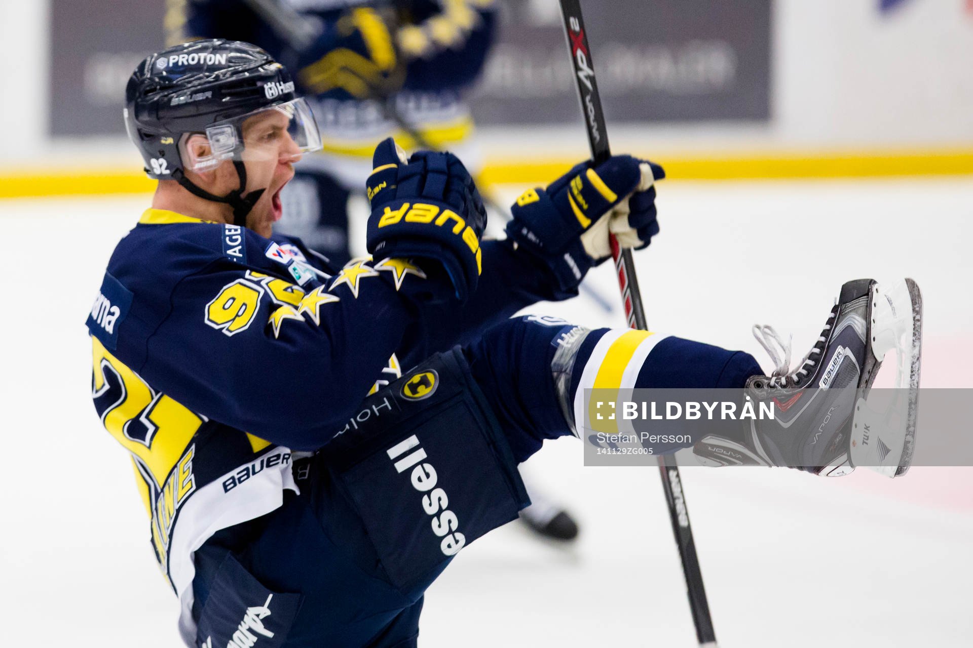 s Teemu Laine jublar